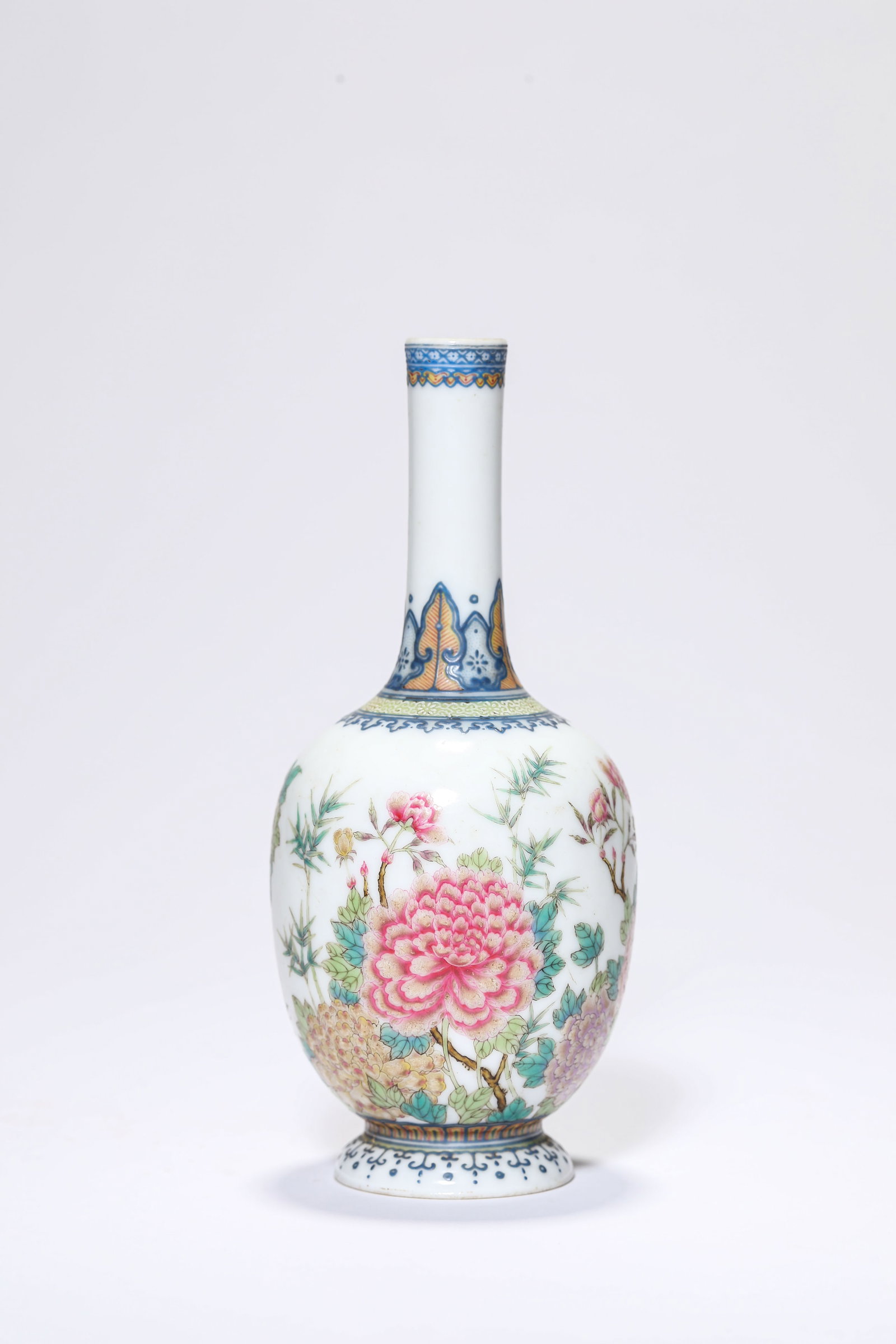 A FAMILLE-ROSE FLORAL KUNDIKA (1 of 4)