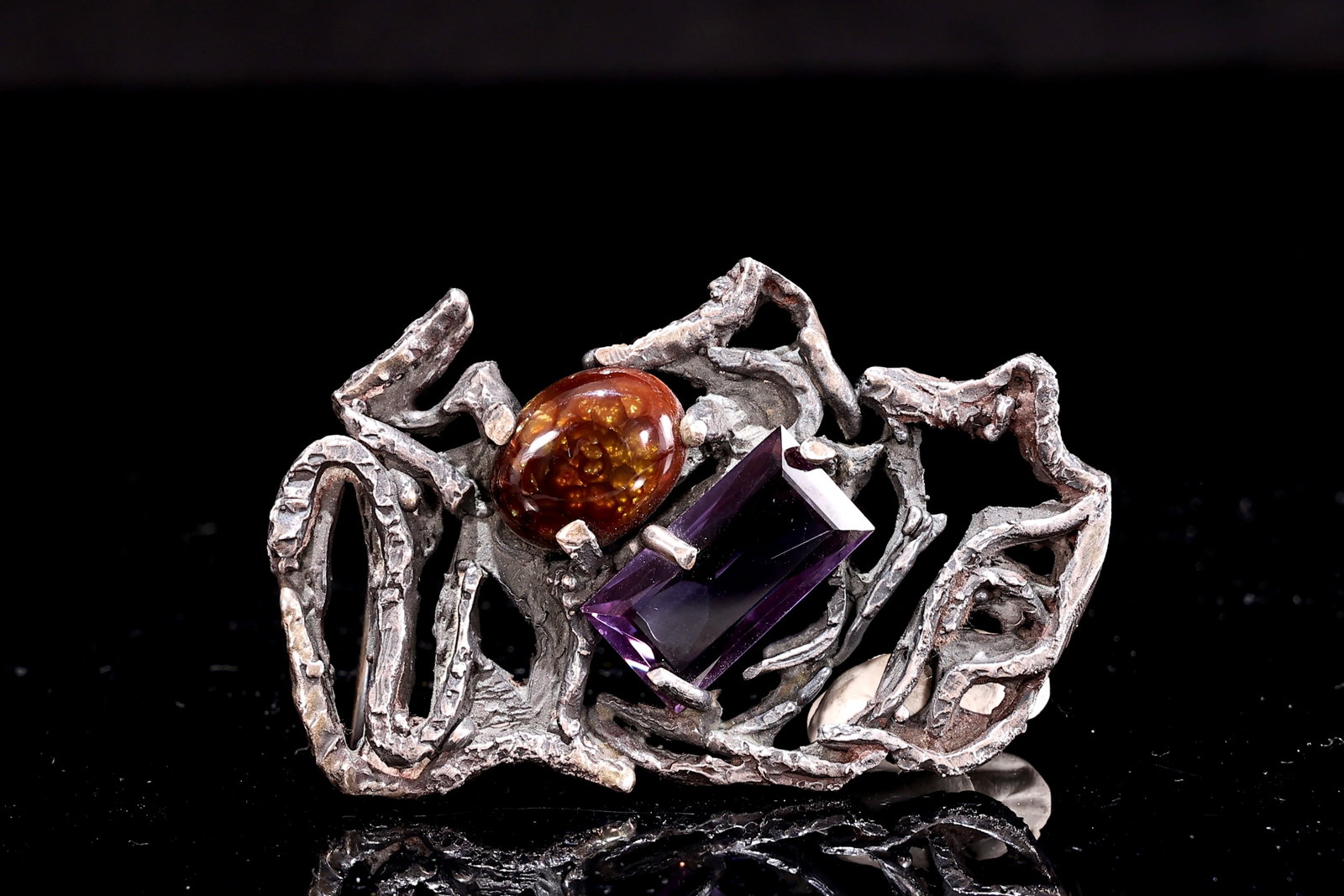 Abstract Semi Perious Stone Belt Buckle: Abstract Semi Perious Stone Belt Buckle (7.5 x 5 x 1.5 cm, Weight: 60 grams)