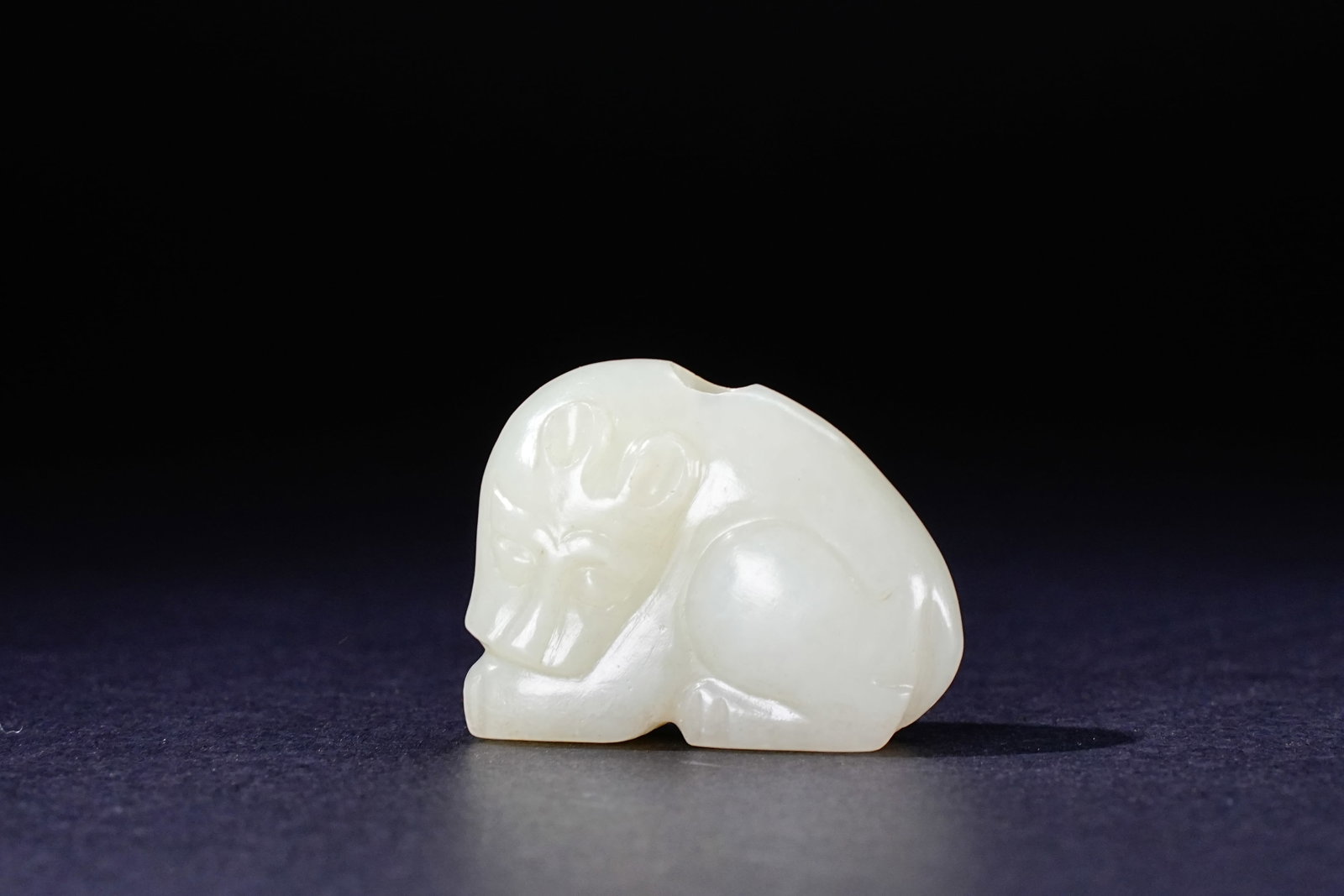 Jade Carved Bear Shape Ornament: Jade Carved Bear Shape Ornament (3.1 x 2.4 x 1.1cm)
