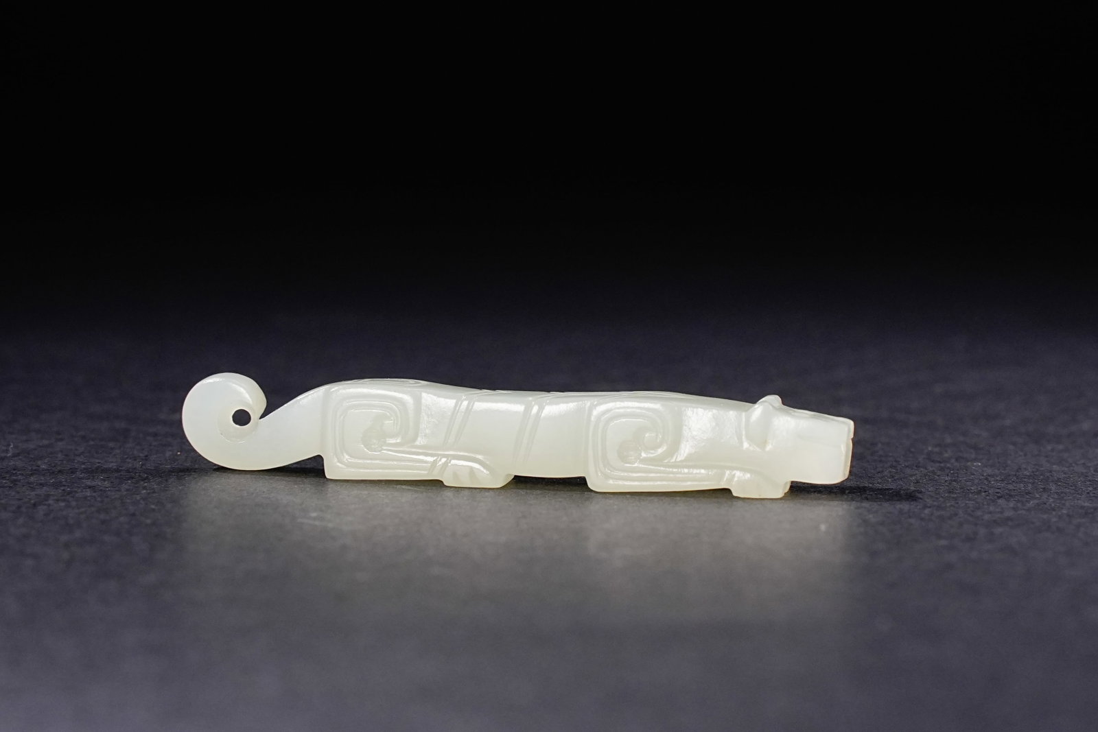 Jade Carved Beast Face Pattern Tiger Shape Ornament: Jade Carved Beast Face Pattern Tiger Shape Ornament (5 x 0.7 x 0.6cm)