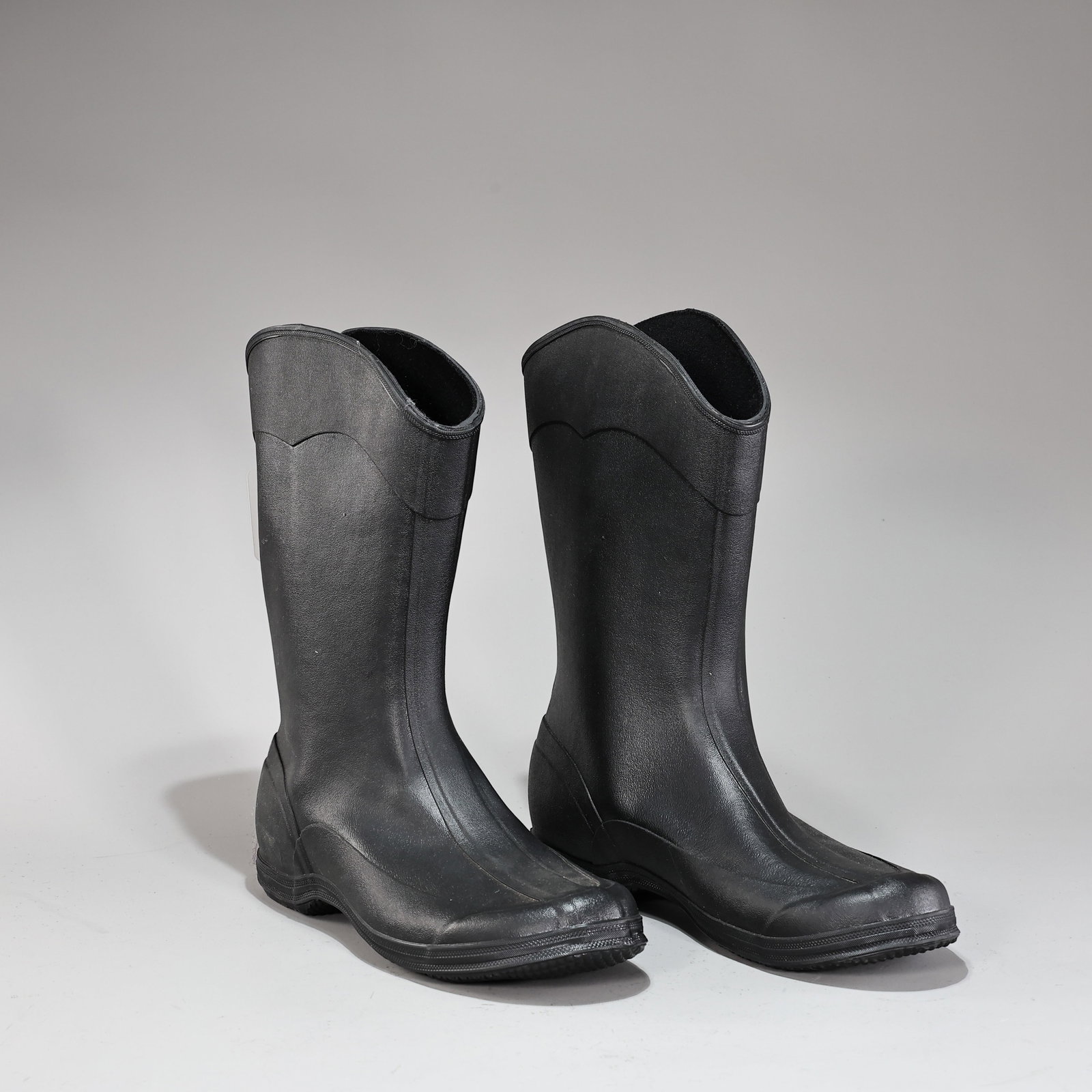 Michael Kors Black Rubber Rain Boots Size 9: Michael Kors Black Rubber Rain Boots Size 9 (Size: 9) Condition: Good pre-owned condition. Light signs of previous use including minor surface scuffs and light sole wear.