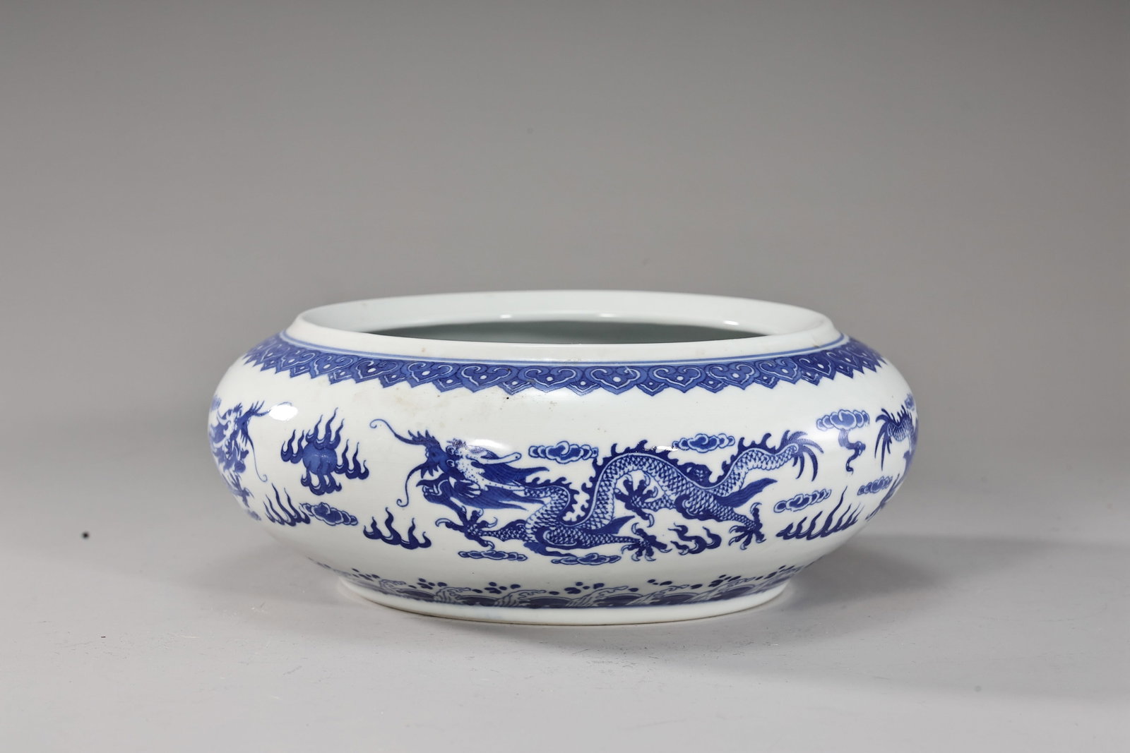 Chinese Blue and White Porcelain Dragon Censer.: Chinese Blue and White Porcelain Dragon Censer. (22 x 9 cm)