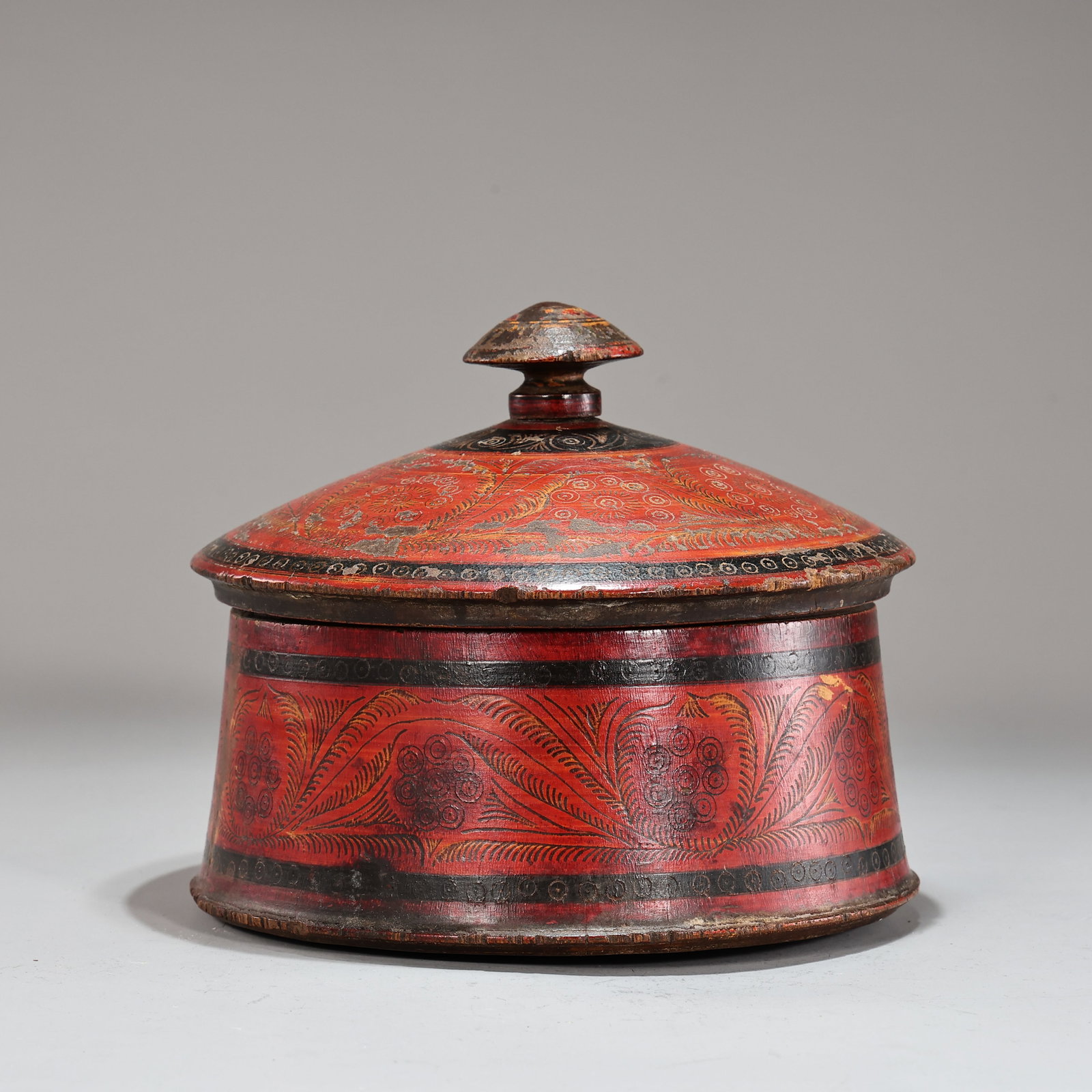 Hand-Painted Burmese Style Lacquered Wooden Covered Box.: Hand-Painted Burmese Style Lacquered Wooden Covered Box. (17 x 18 cm)