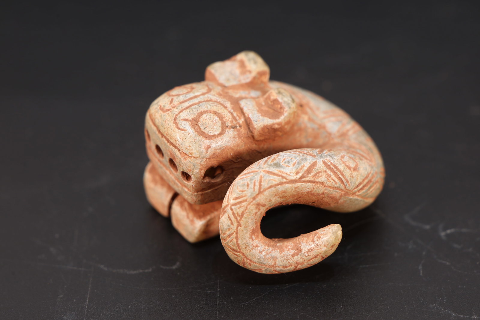 Jade Carved Beast Face Pattern Dragon Shape Ornament: Jade Carved Beast Face Pattern Dragon Shape Ornament (4.3 x 2.5 x 4cm)
