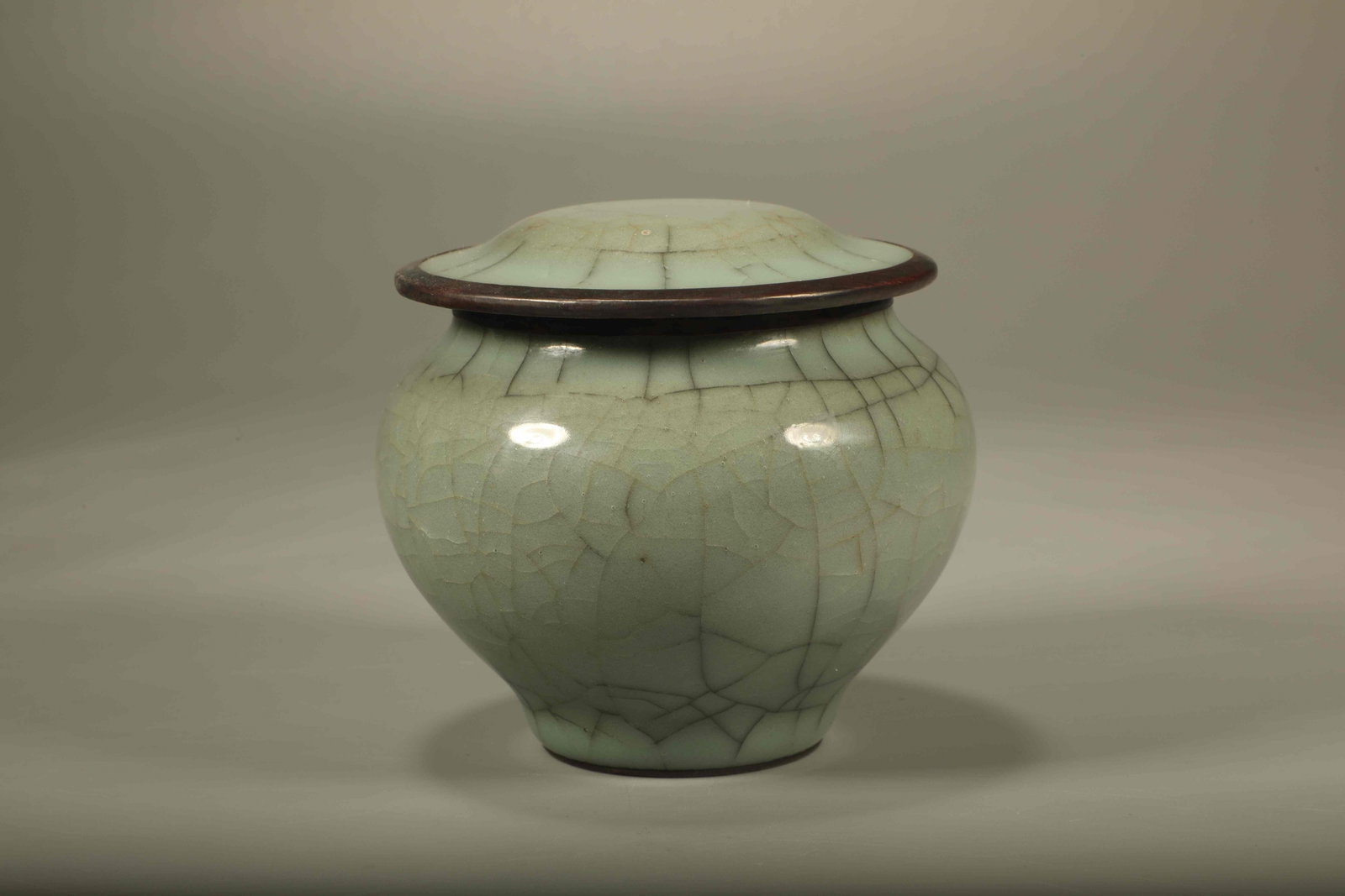 Guan Ware Porcelain Lid Pot (1 of 6)