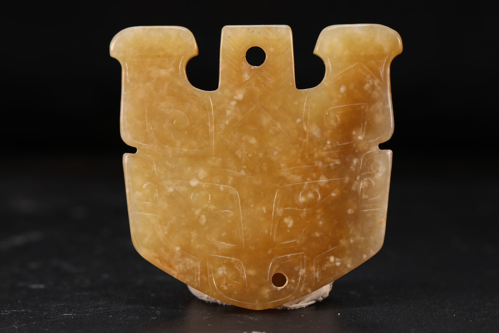 Jade Carved Beast Face Pattern Bi: Jade Carved Beast Face Pattern Bi (4.8 x 5.2 x 0.4cm)