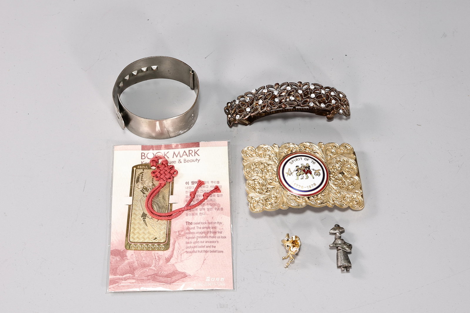 Group of Vintage Accessories and Collectibles (1 of 7)
