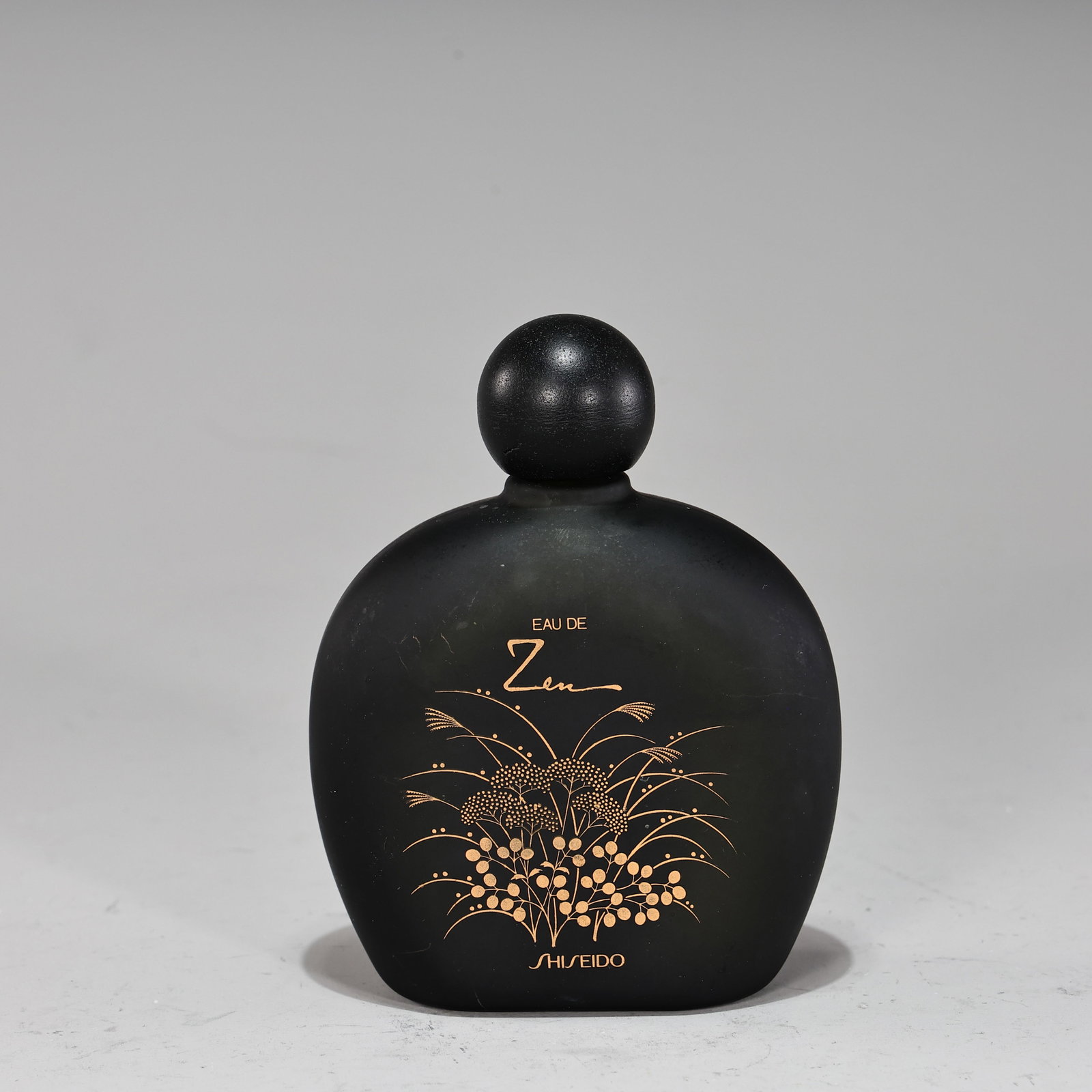 Vintage Shiseido Eau de Zen Perfume Bottle: Vintage Shiseido Eau de Zen Perfume Bottle (12 x 9 x 3.5 cm)