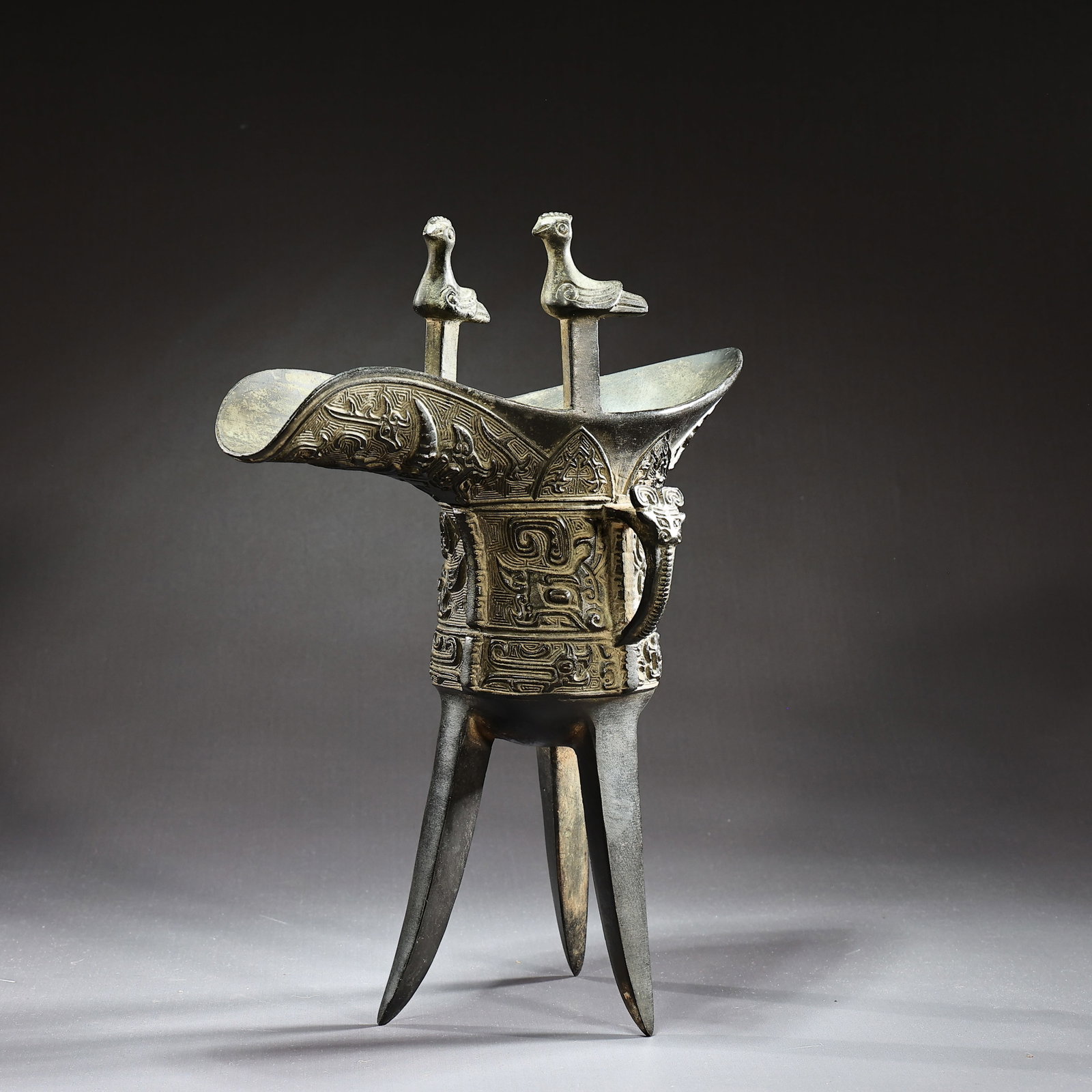 Chinese Archaic Bronze Ware Palace Wine Vessel (1 of 9)