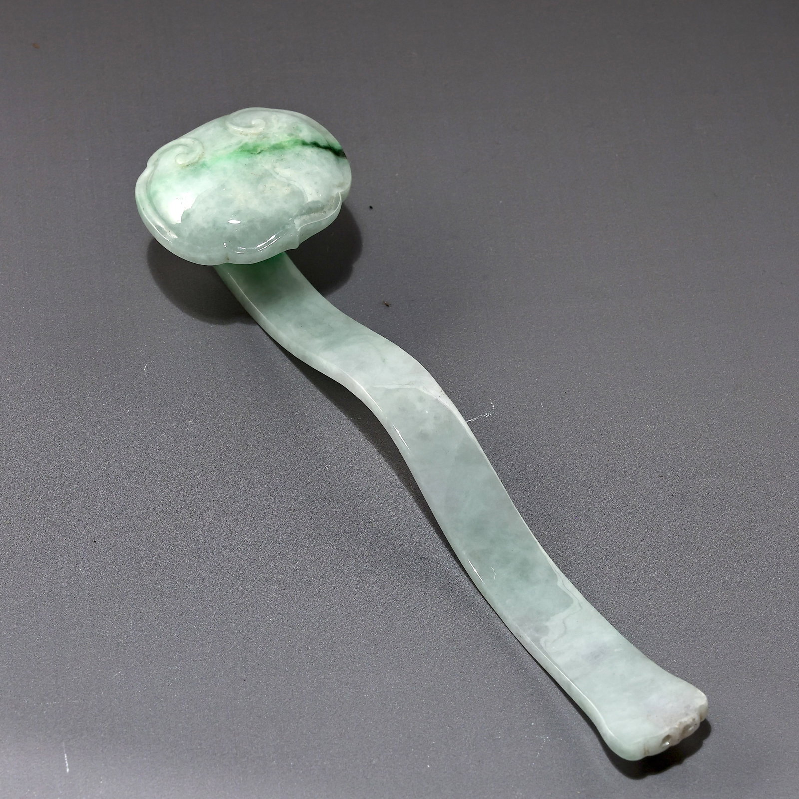 Chinese Celadon Jade Carved Ruyi Scepter: Chinese Celadon Jade Carved Ruyi Scepter (18 x 5 x 3 cm)