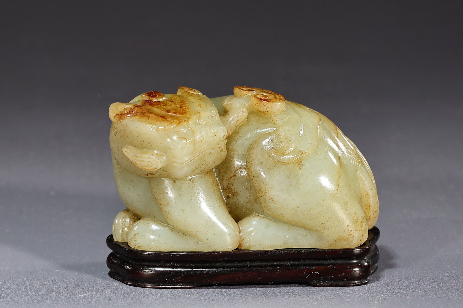 Chinese Jade Carved Beast Sitting: Chinese Jade Carved Beast Sitting (8 x 5 x 4.5 cm without stand)