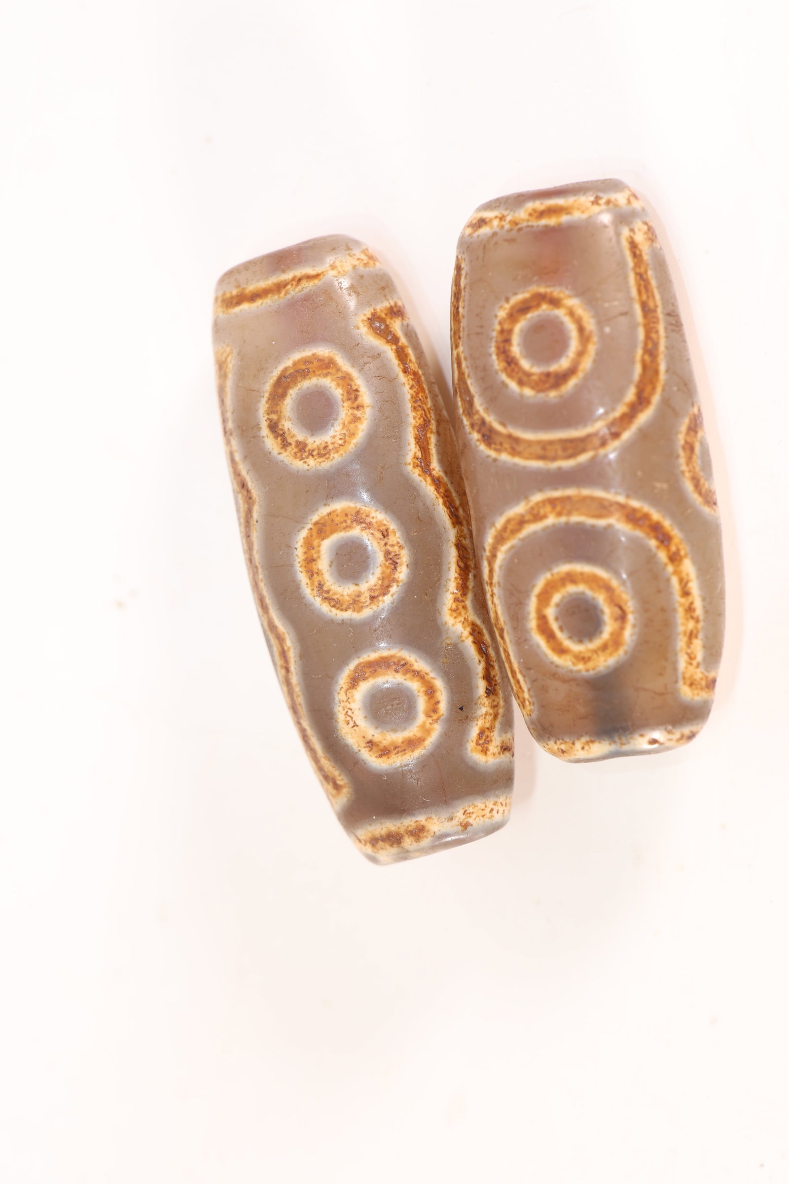 Pair of Dzi Bead: Pair of Dzi Bead (5 x 2 x 1.5cm)