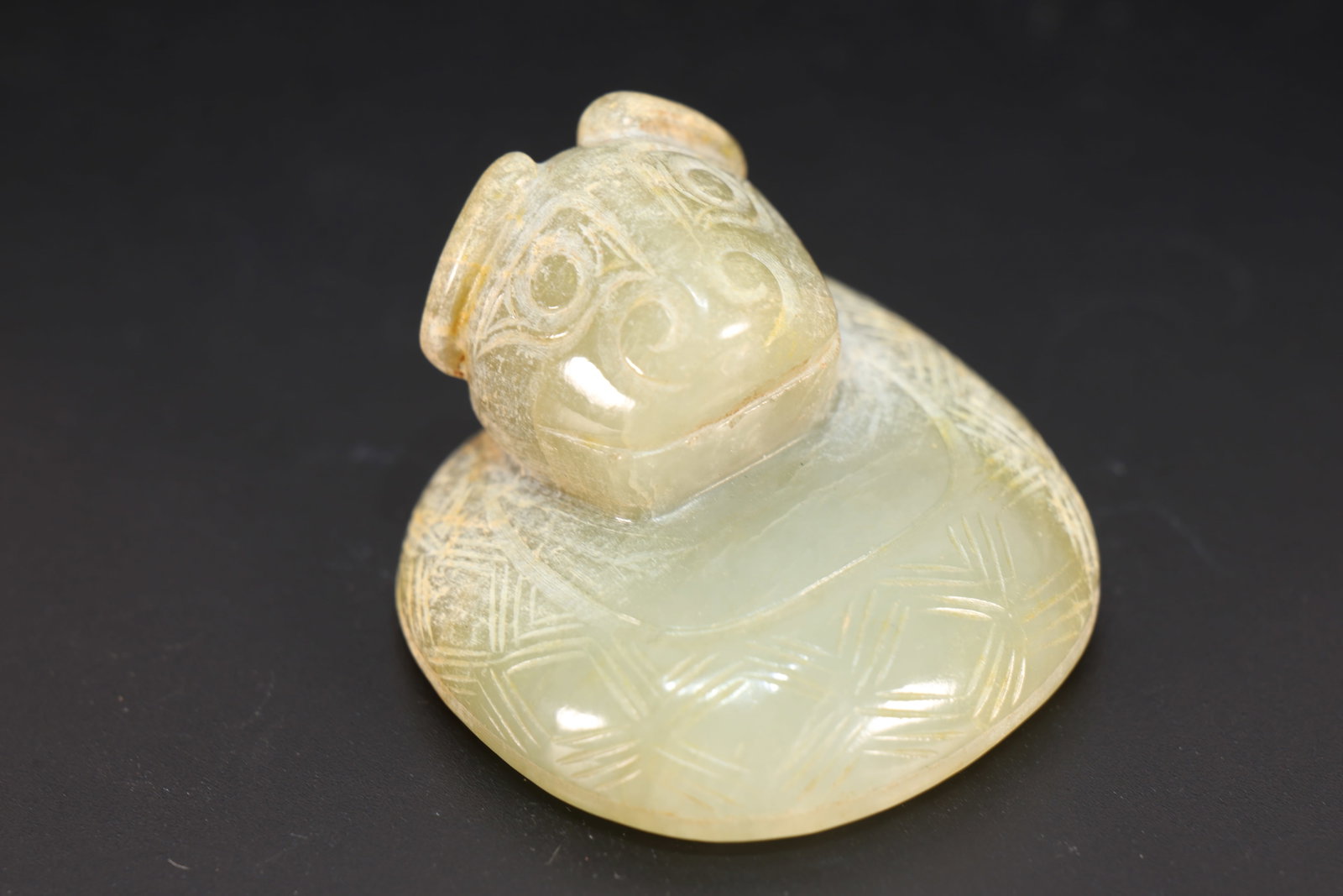 Jade Carved Beast Face Pattern Beast Shape Ornament: Jade Carved Beast Face Pattern Beast Shape Ornament (4 x 3.8 x 2.7cm)