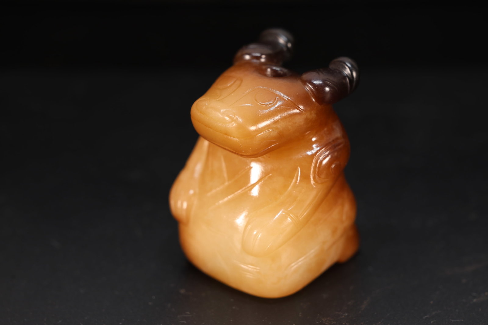 Jade Carved Beast Face Pattern Beast Shape Ornament: Jade Carved Beast Face Pattern Beast Shape Ornament (4 x 3 x 2.8cm)