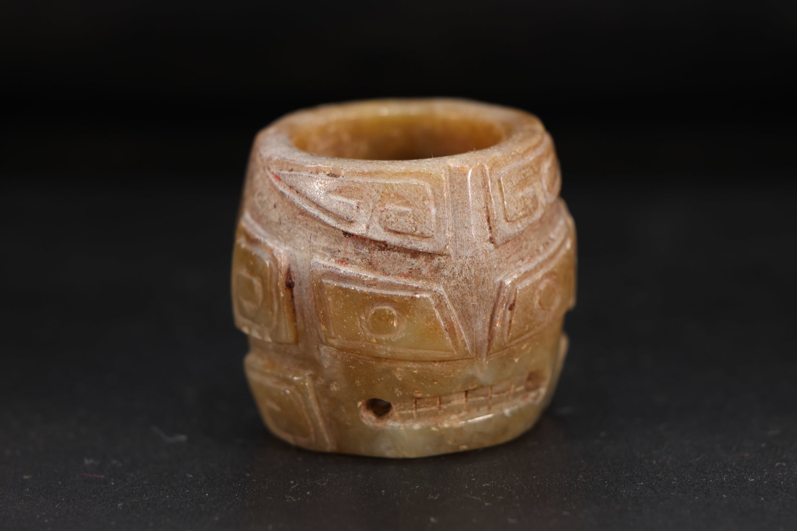 Jade Carved Beast Face Pattern Thumb Ring: Jade Carved Beast Face Pattern Thumb Ring (3.3 x 3.8cm)