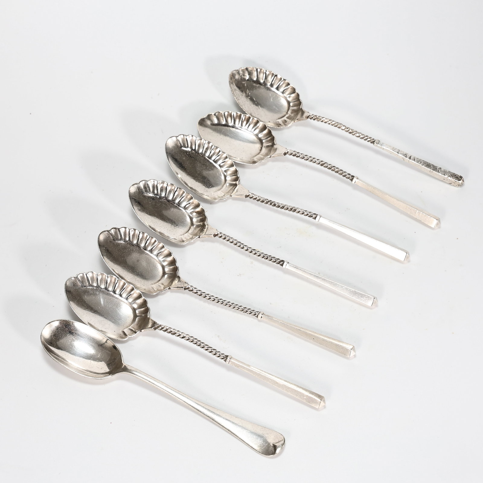 Vintage Sterling Silver Engraved Twisted Sugar Spoons Set Of 7: Vintage Sterling Silver Engraved Twisted Sugar Spoons Set Of 7 (14 x 3 cm each, Weight: 127 grams)