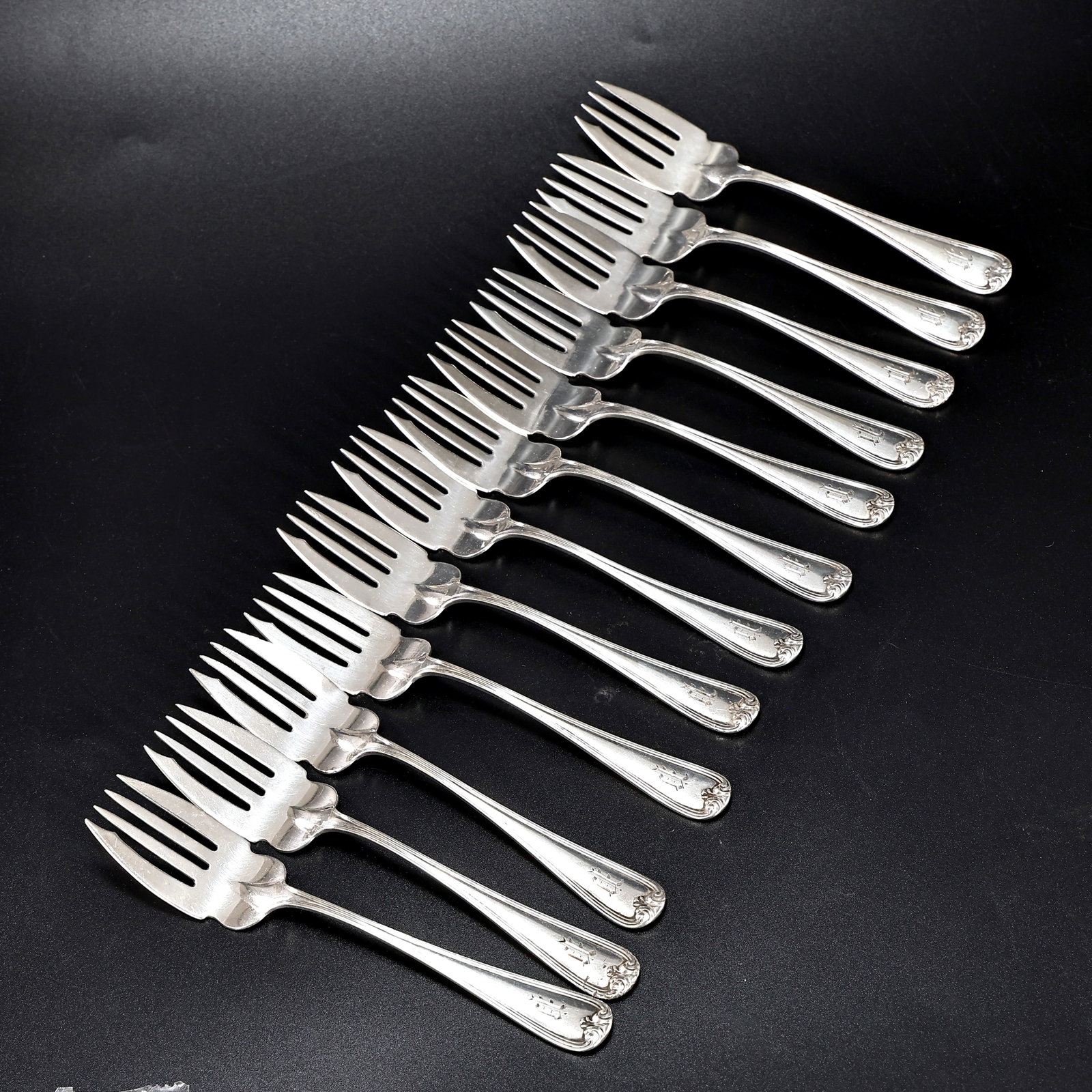 Vintage Decorative Pattern Sterling Silver Forks Set Of 12: Vintage Decorative Pattern Sterling Silver Forks Set Of 12 (14 x 3 cm, Weight: 358 grams)