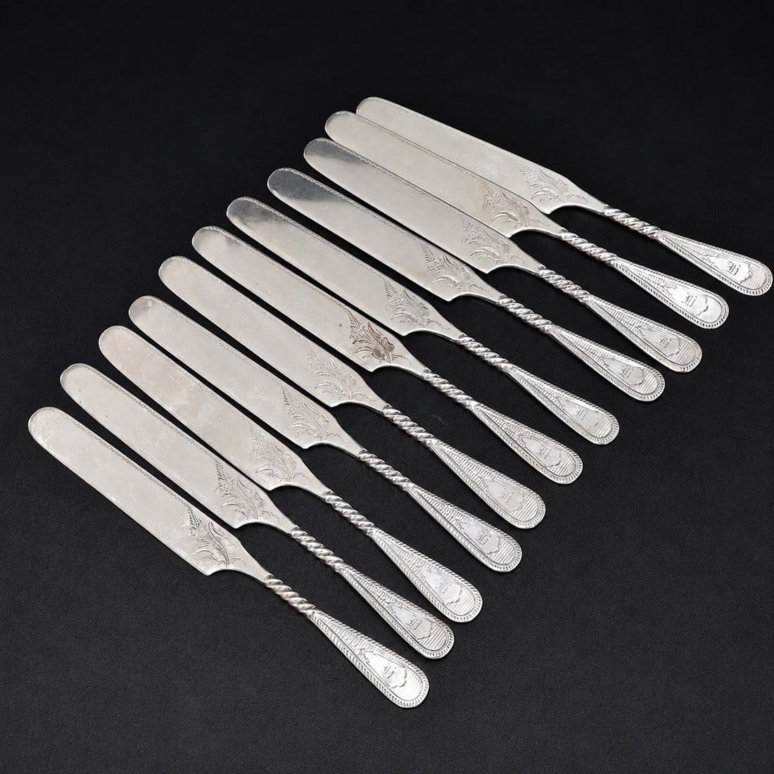 Vintage Twist Dessert Silver Plated Knife Set Of 11: Vintage Twist Dessert Silver Plated Knife Set Of 11 (20 x 2 cm each)