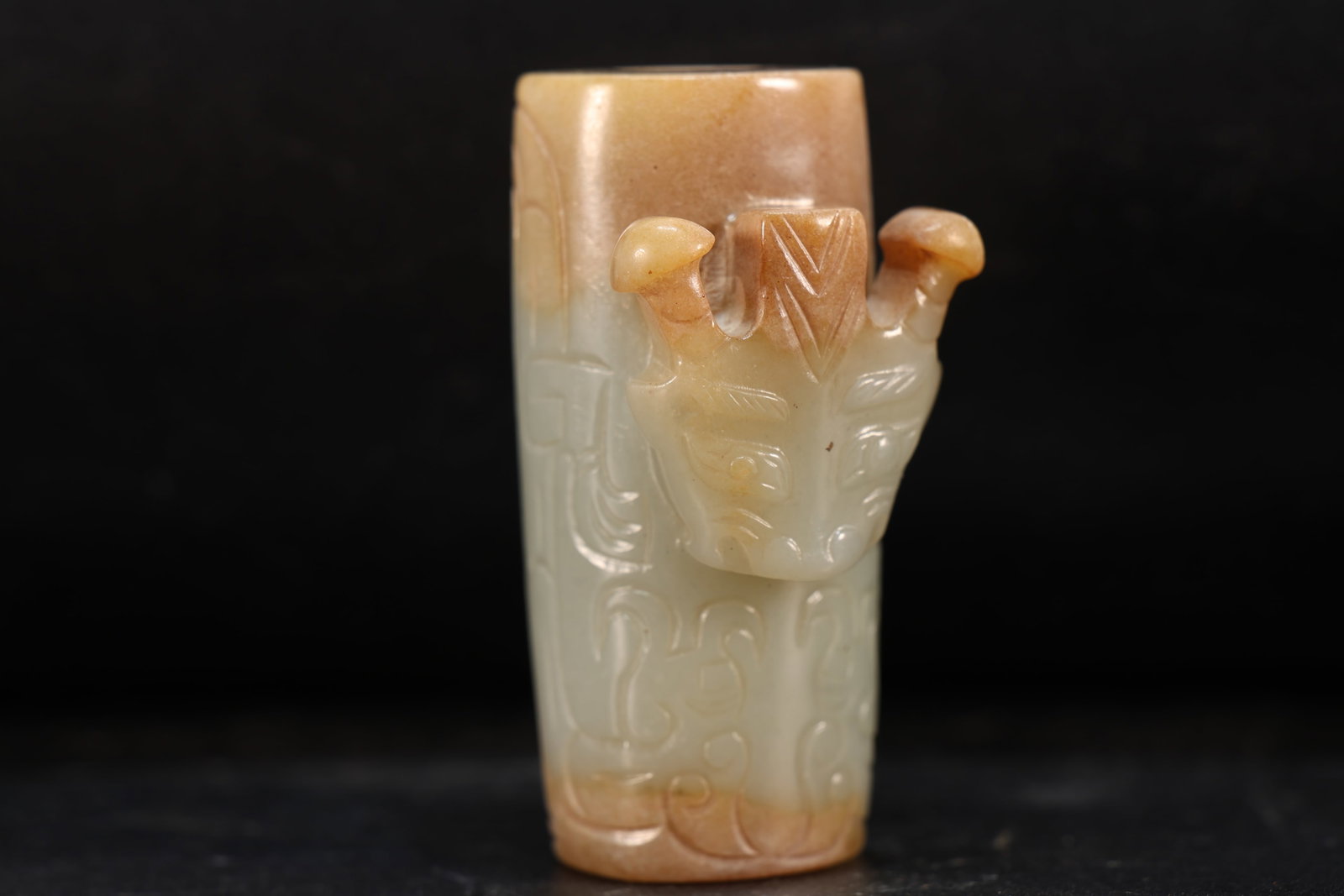 Jade Carved Beast Face Pattern Stick: Jade Carved Beast Face Pattern Stick (6 x 3cm)