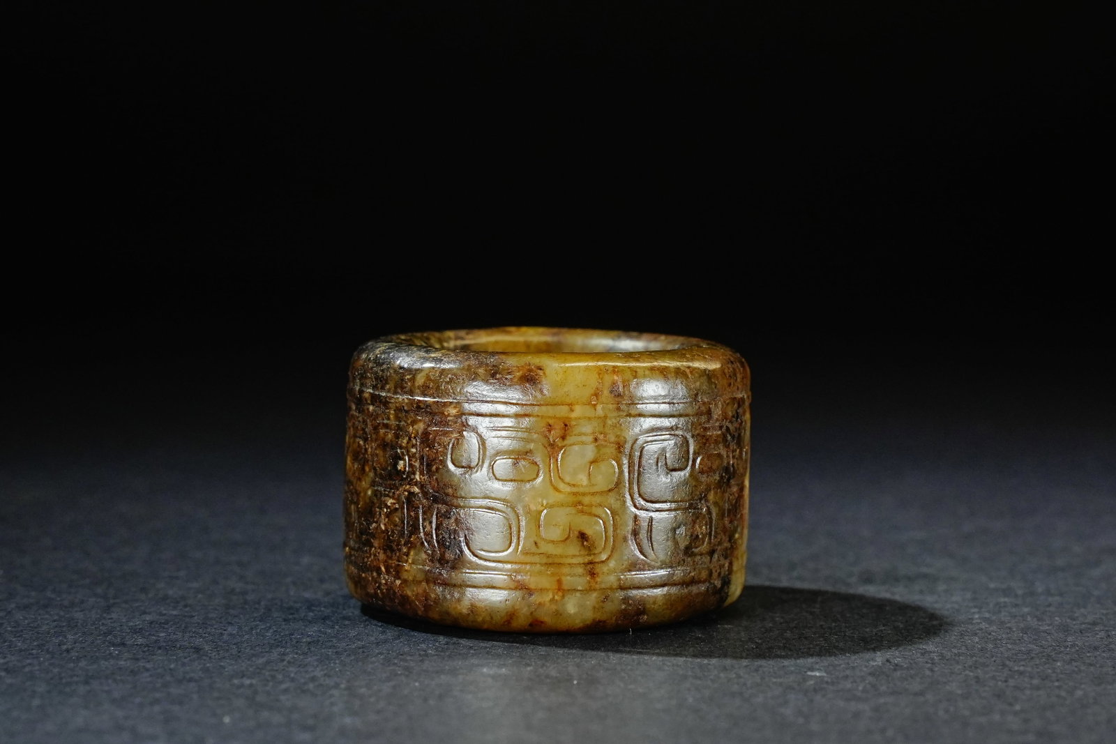 Jade Carved Dragon Pattern Thumb Ring: Jade Carved Dragon Pattern Thumb Ring (3.26 x 2.15cm)
