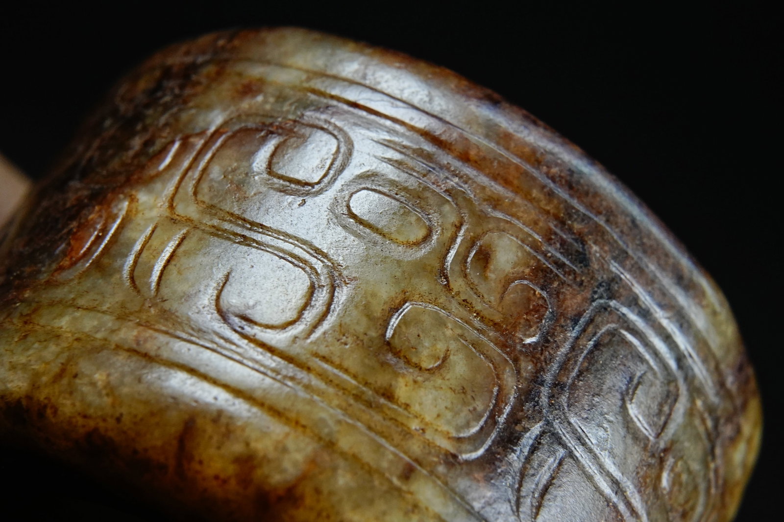 Jade Carved Dragon Pattern Thumb Ring - 7