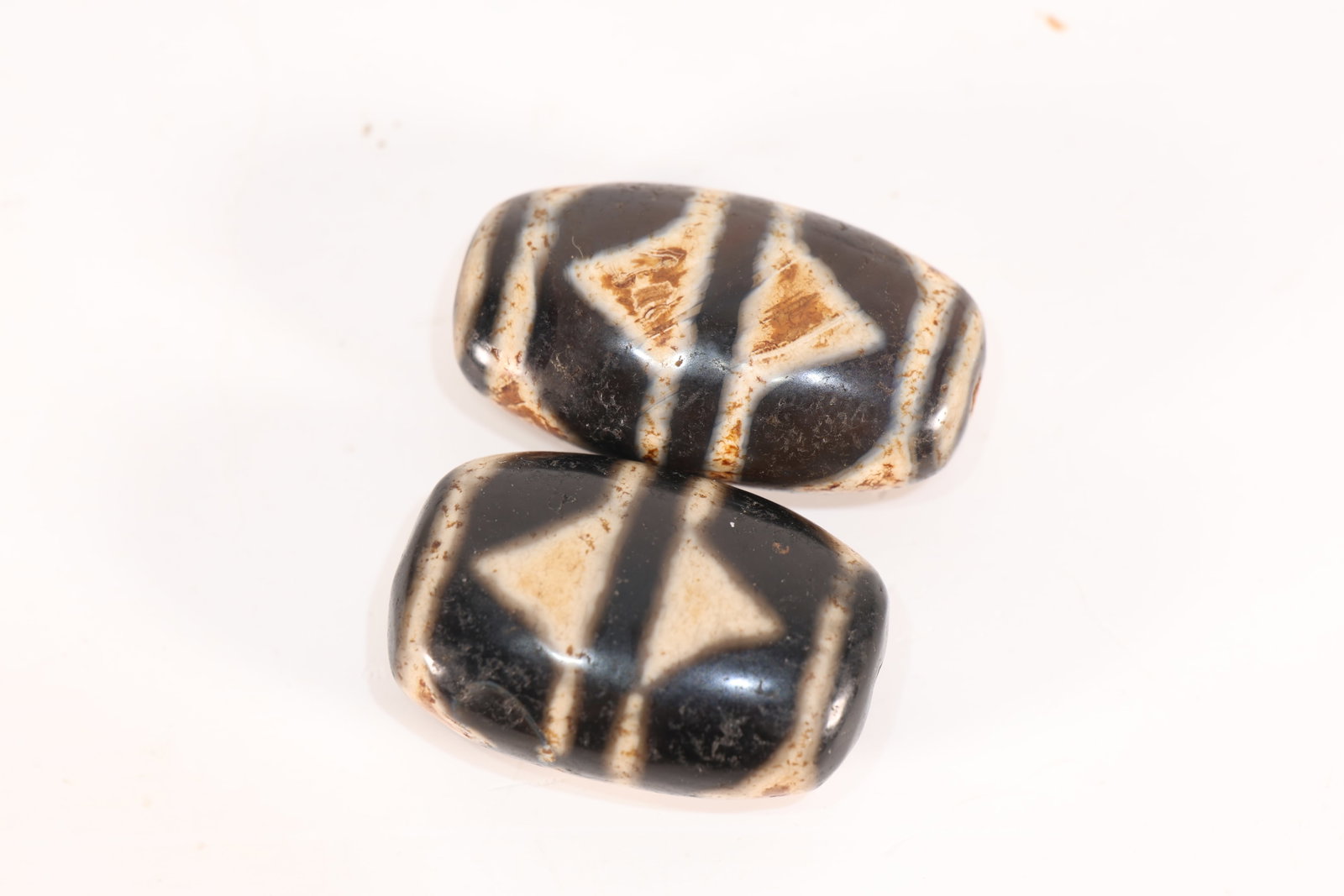 Pair of Dzi Bead: Pair of Dzi Bead (3.8 x 2.2 x 1.5cm)