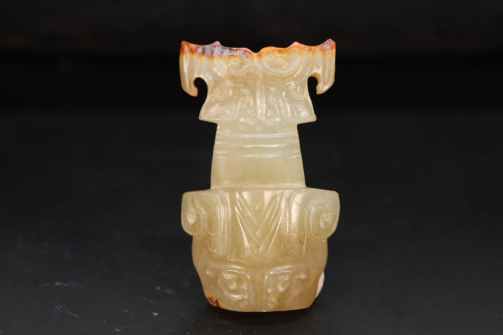 Jade Carved Beast Face Pattern Stick: Jade Carved Beast Face Pattern Stick (5.5 x 3.7 x 1.7cm)
