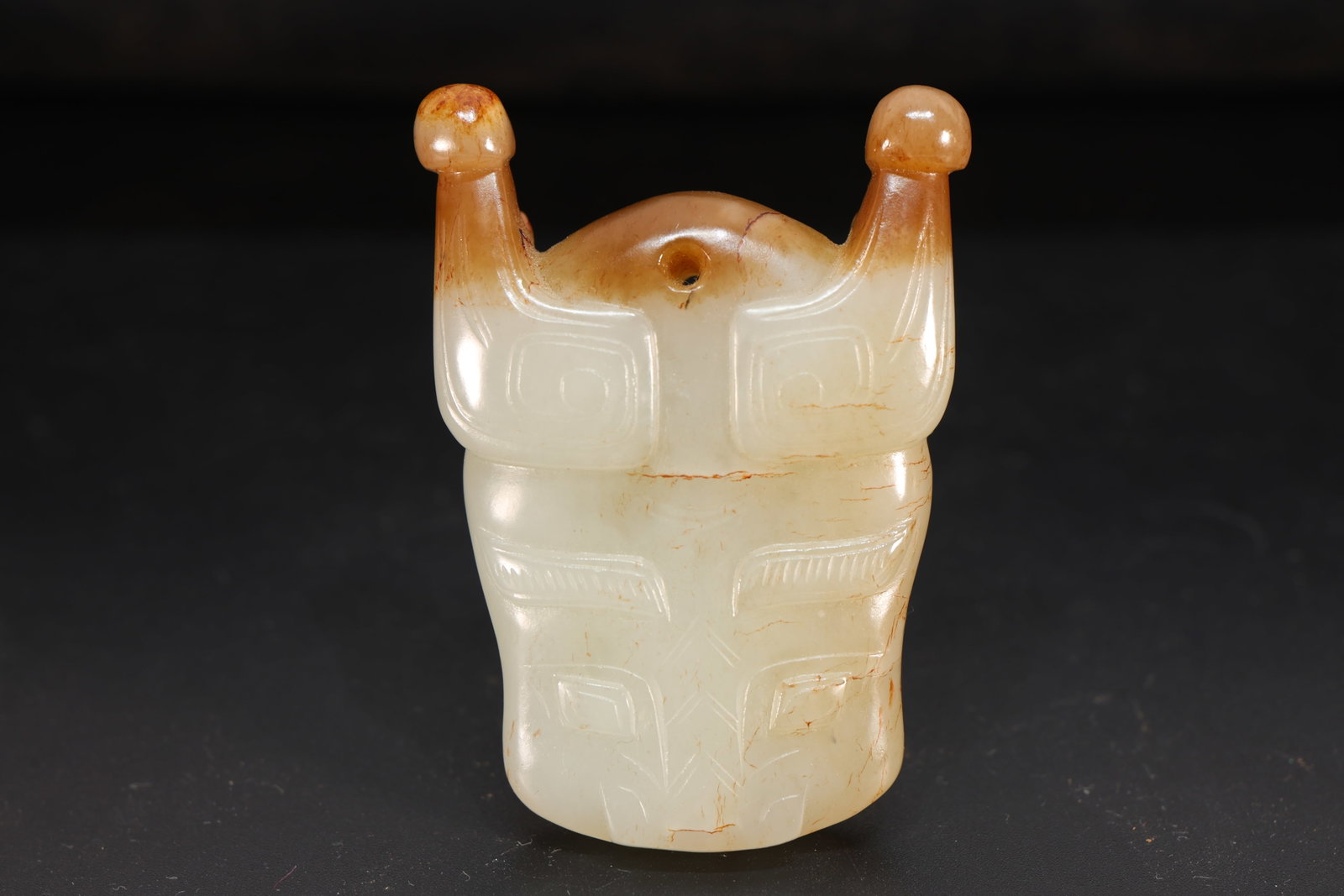 Jade Carved Beast Face Pattern Beast Shape Ornament: Jade Carved Beast Face Pattern Beast Shape Ornament (6.3 x 4.3 x 1.8cm)