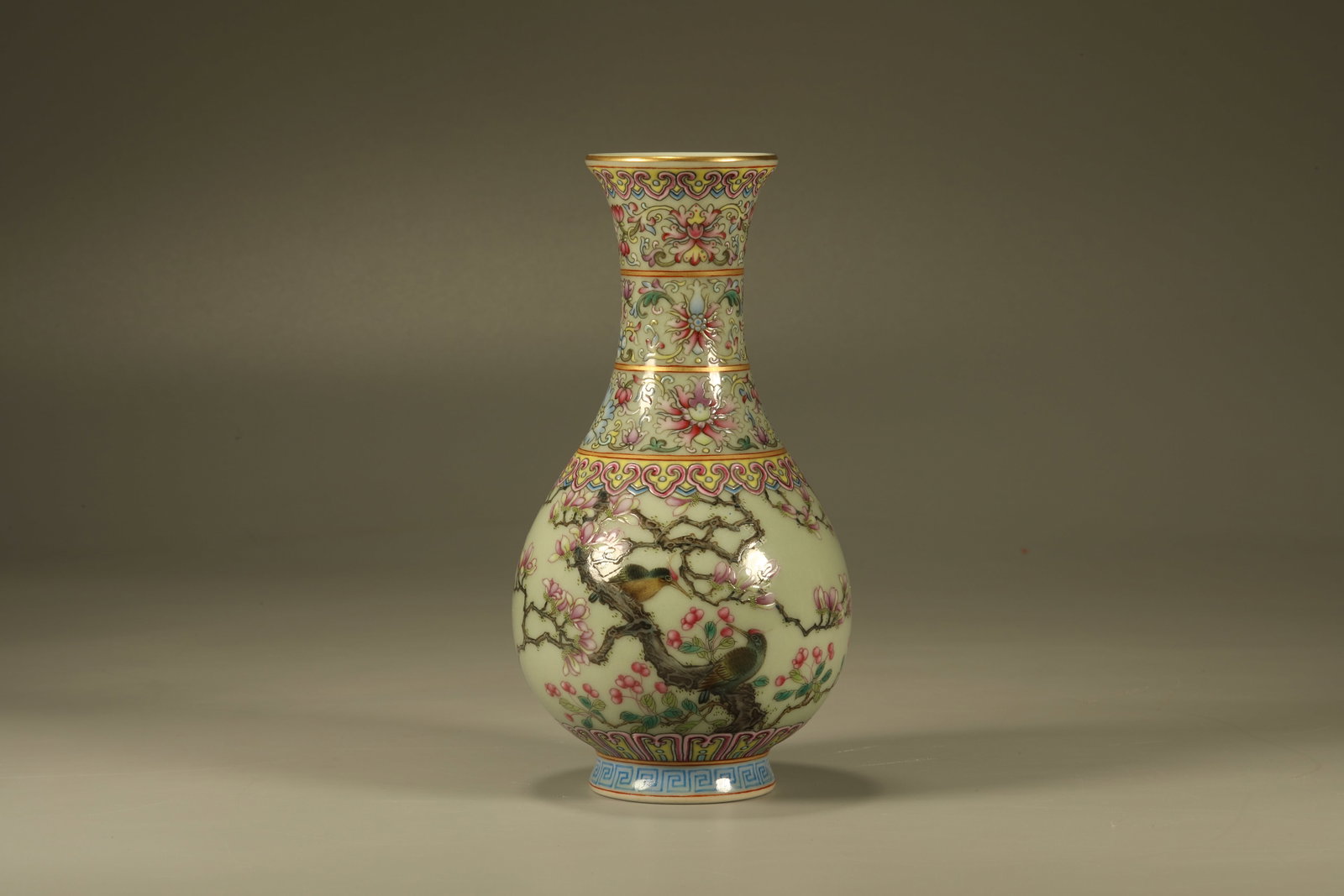 Famille Rose Flower and Bird & Poetry Pattern Porcelain Vase: Famille Rose Flower and Bird & Poetry Pattern Porcelain Vase (15.5 x 8cm)