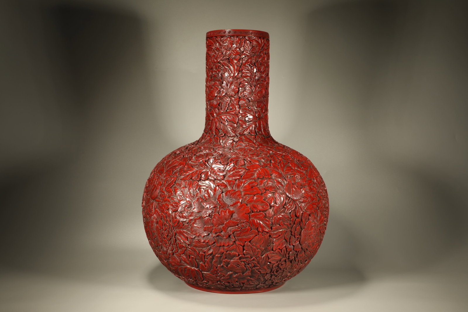 Lacquerware Red Carved Flower Pattern Tianqiu Vase: Lacquerware Red Carved Flower Pattern Tianqiu Vase (61 x 42cm)