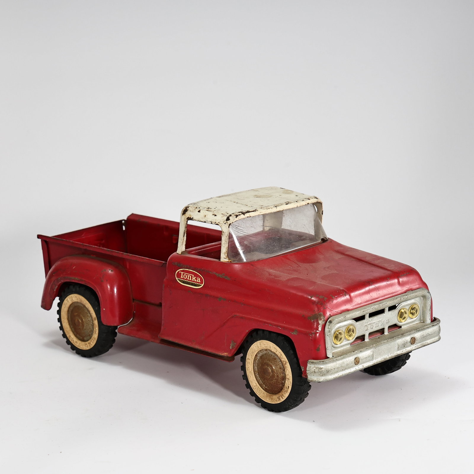 Vintage Buddy L Pressed Steel Side Pickup Truck: Vintage Buddy L Pressed Steel Side Pickup Truck (33 x 13 x 11 cm) VINTAGE BUDDY L PRESSED STEEL STEPSIDE PICKUP TRUCK WITH SUSPENSION ?CIRCA 1960s ? LIGHT BLUE BODY AND BED WITH SILVER METAL GRILLE ? 