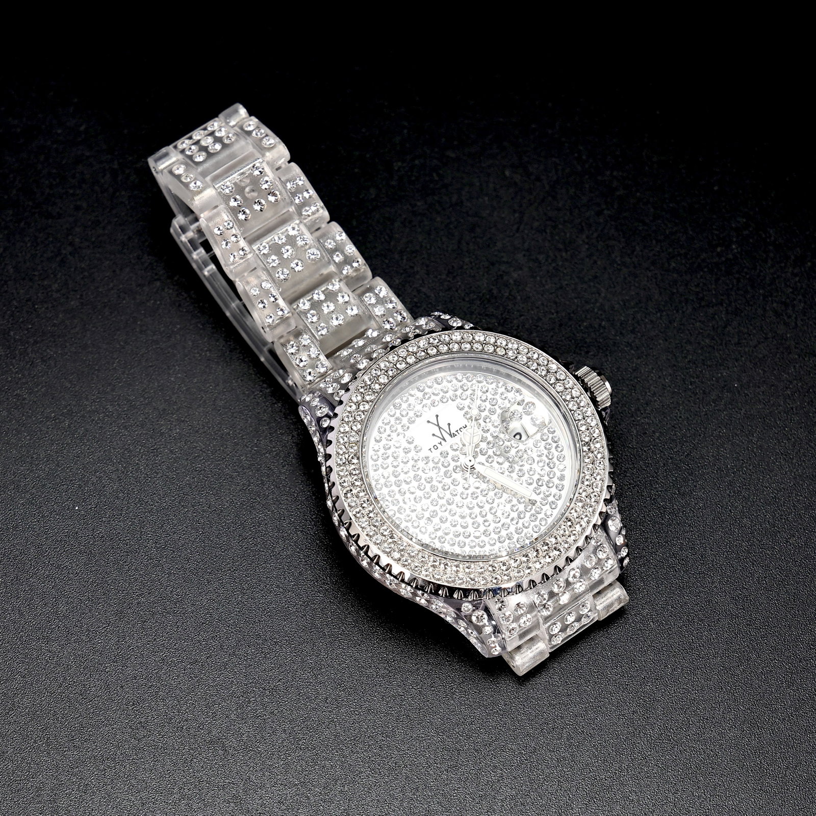 Toy Watch Crystal Pave Dial Quartz Watch: Toy Watch Crystal Pave Dial Quartz Watch (Watch: about 4 x 4 cm) Toy Watch is an Italian fashion watch brand founded in 2006. The company became popular in the late 2000s for creating colorful, oversi