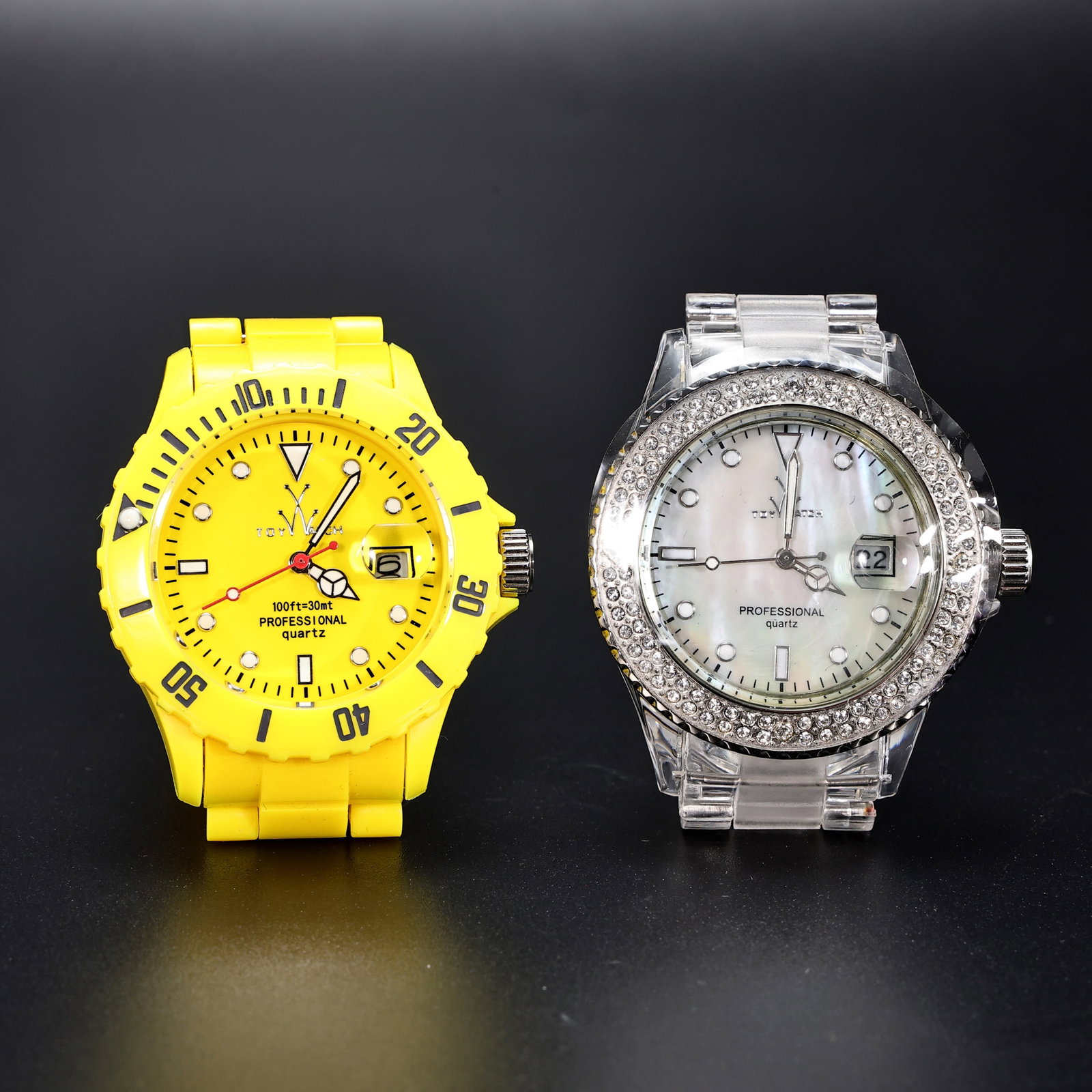 2 Toy Watch Quartz Wristwatches Yellow Diver Style & Clear Crystal Bezel: 2 Toy Watch Quartz Wristwatches Yellow Diver Style & Clear Crystal Bezel (Watch: 4 x 4 cm each)