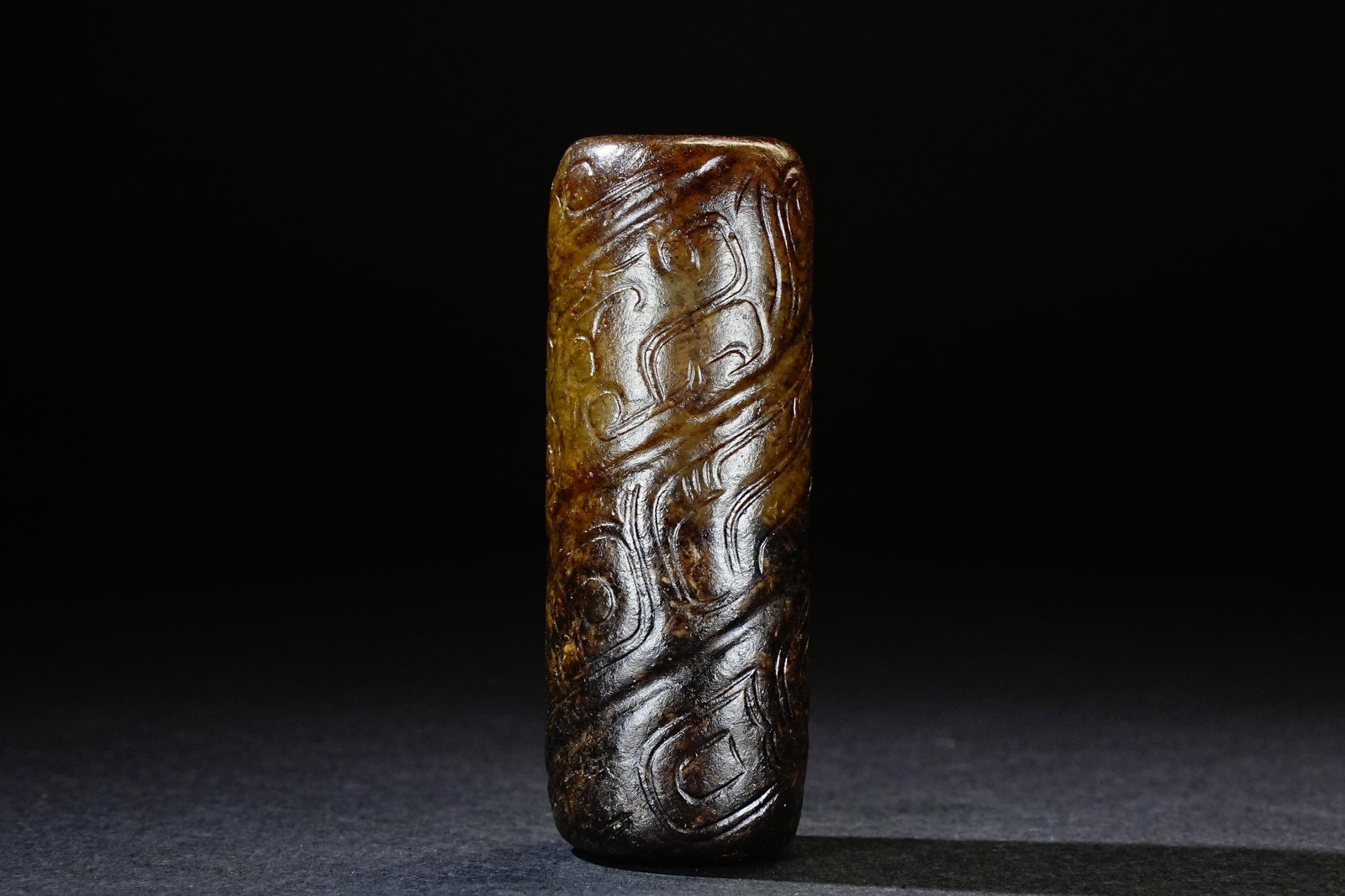 Jade Carved Beast Face Pattern Ornament: Jade Carved Beast Face Pattern Ornament (2.1 x 5.7cm)