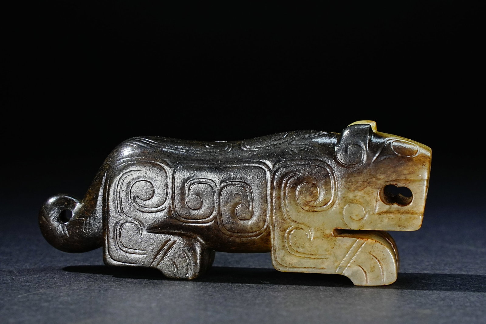 Jade Carved Beast Face Pattern Tiger Shape Ornament: Jade Carved Beast Face Pattern Tiger Shape Ornament (7 x 1.7 x 2.8cm)