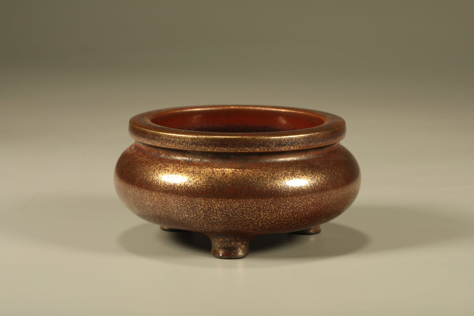 Mirror Black Glazed Porcelain Incense Burner: Mirror Black Glazed Porcelain Incense Burner (4 x 8cm)