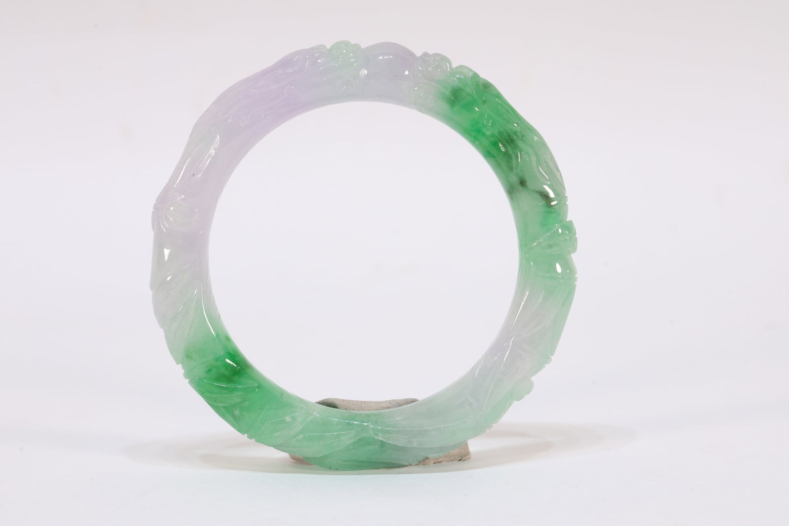 Jadeite Carved Dragon Pattern Bangle: Jadeite Carved Dragon Pattern Bangle (8.3 x 1cm)