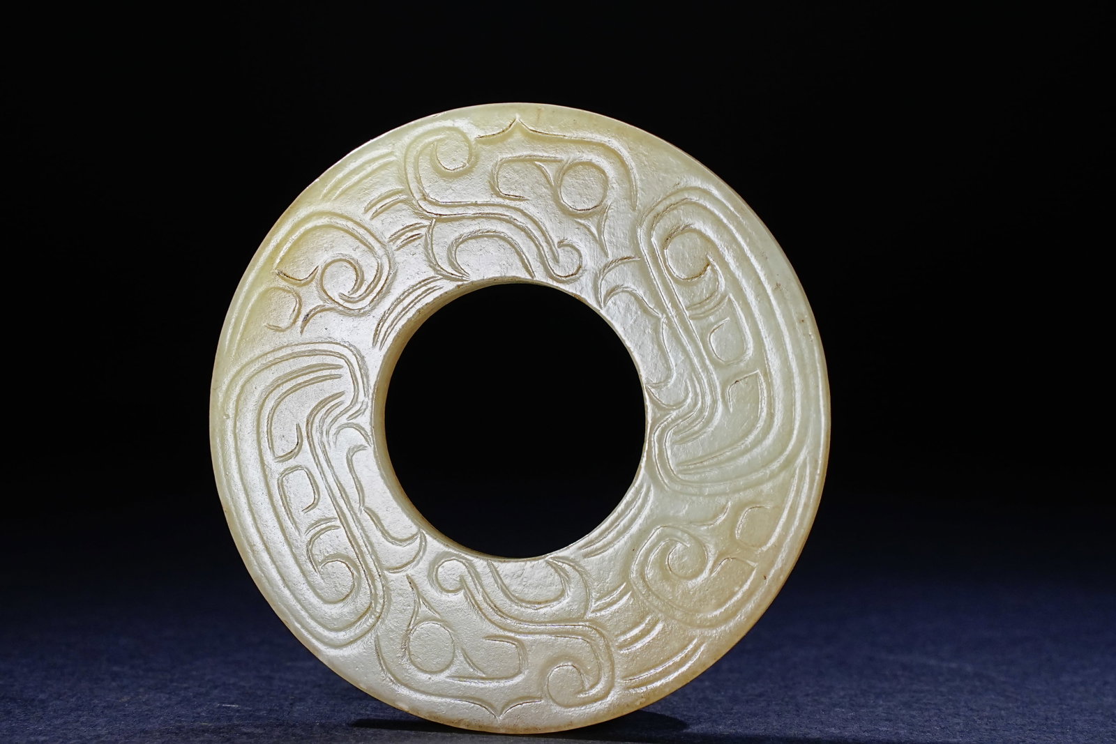 Jade Carved Dragon Pattern Ring: Jade Carved Dragon Pattern Ring (5.5 x 0.43cm)