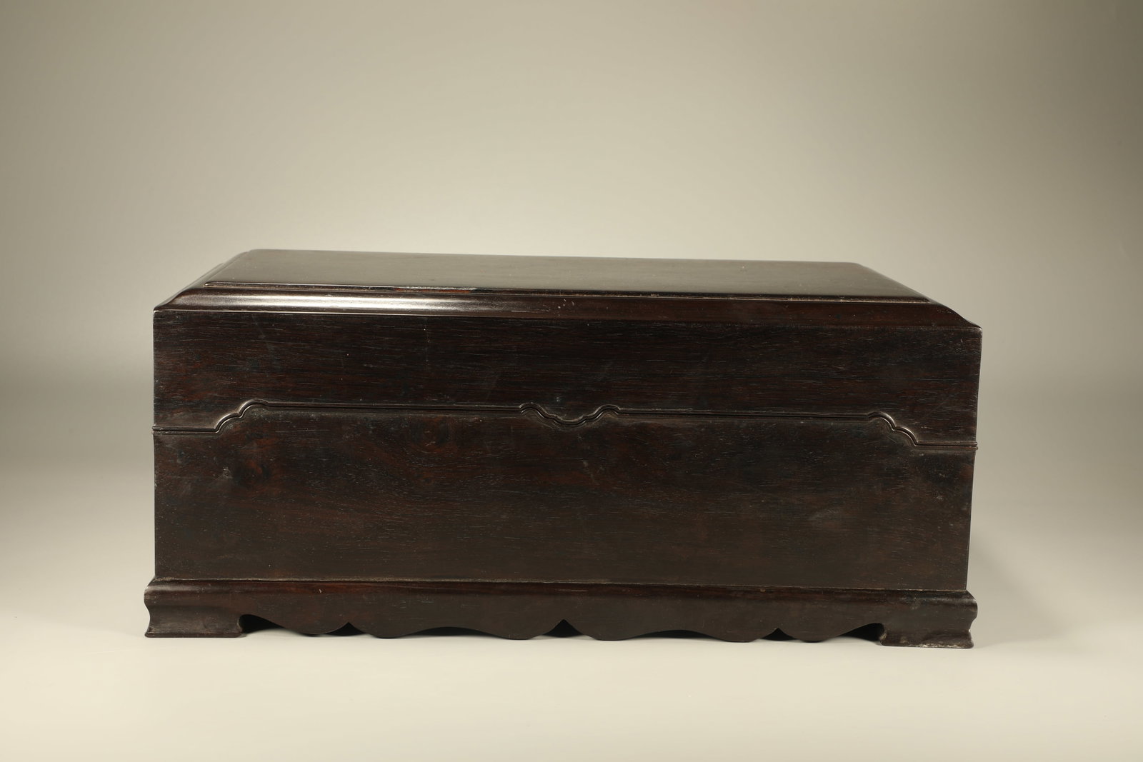 Red Sandalwood Lid Box: Red Sandalwood Lid Box (41 x 23 x 17cm)