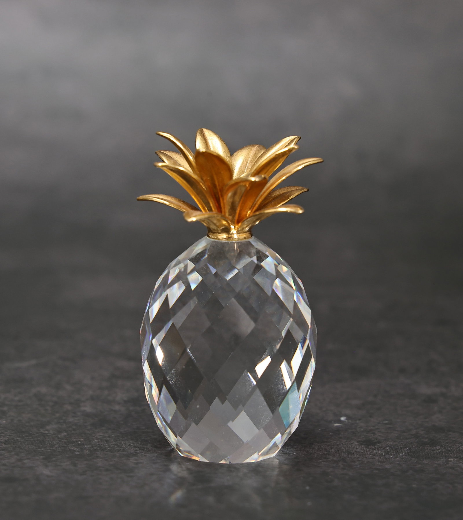 Swarovski Crystal Pineapple Figurine: Swarovski Crystal Pineapple Figurine (6 x 3 cm) Good Condition, No chips and cracks, sold without the original box,