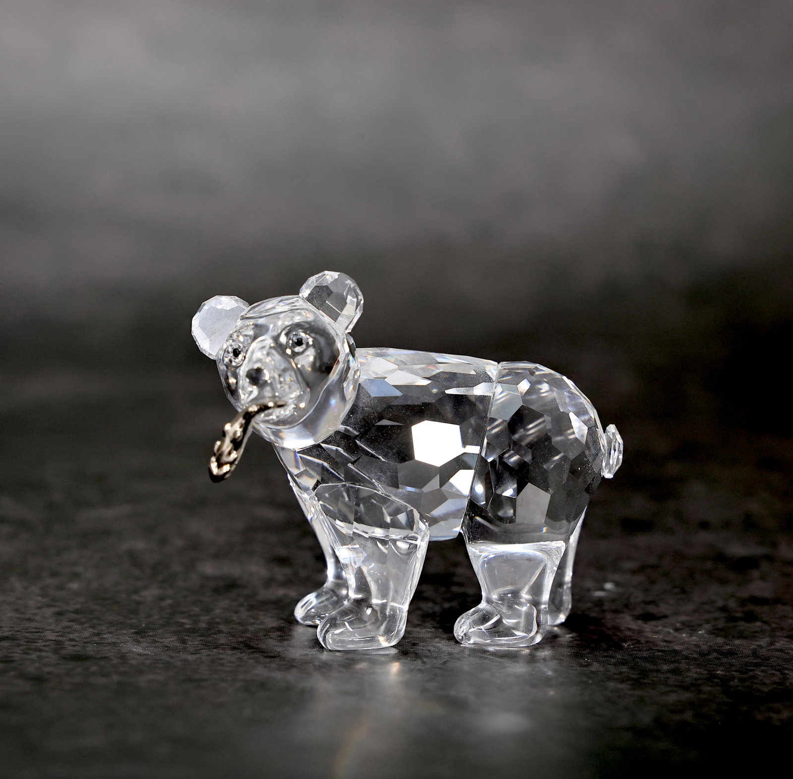 Swarovski Crystal Grizzly Bear Cub with Fish Figurine: Swarovski Crystal Grizzly Bear Cub with Fish Figurine (5 x 4 x 2 cm) Good Condition, No chips and cracks, sold without the original box,
