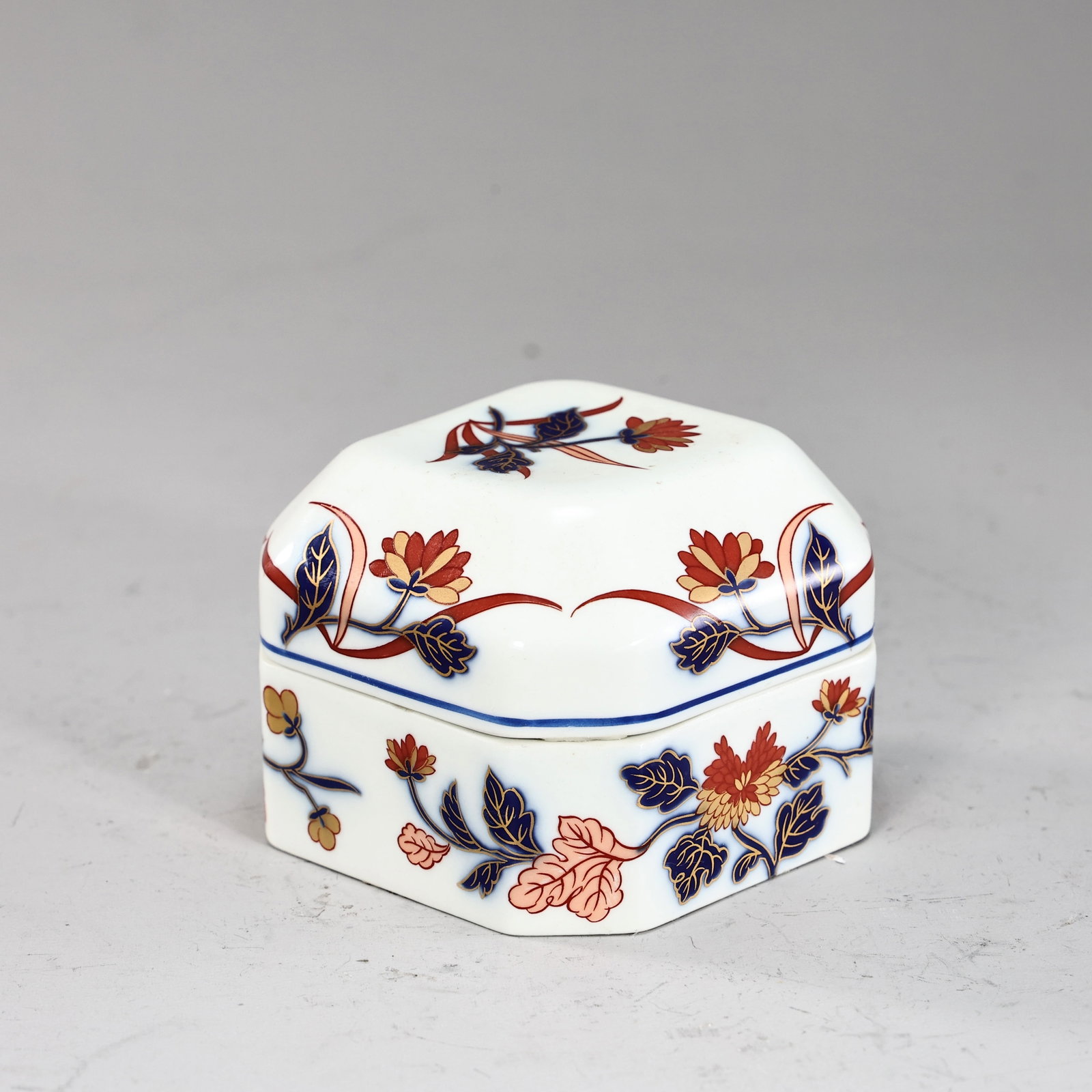 Vista Alegre Portugal Imari Style Porcelain Covered Trinket Box (1 of 6)