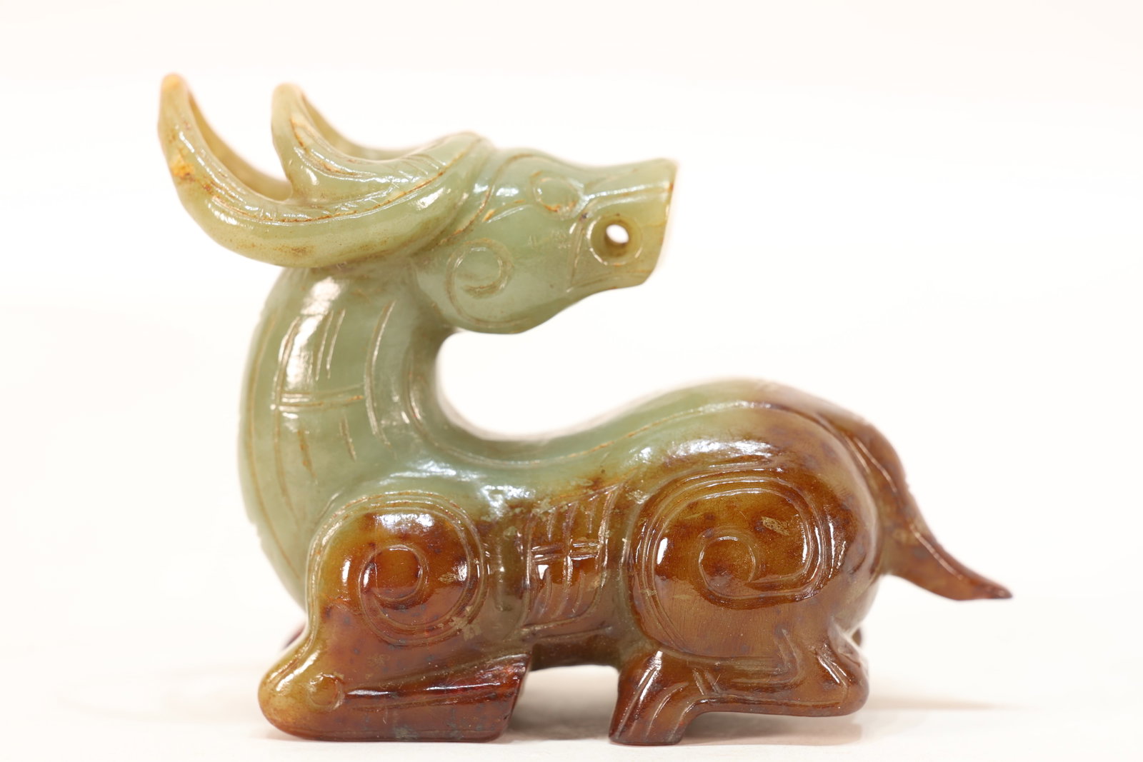 Jade Carved Beast Face Pattern Deer Shape Ornament: Jade Carved Beast Face Pattern Deer Shape Ornament (8 x 7 x 3.5cm)