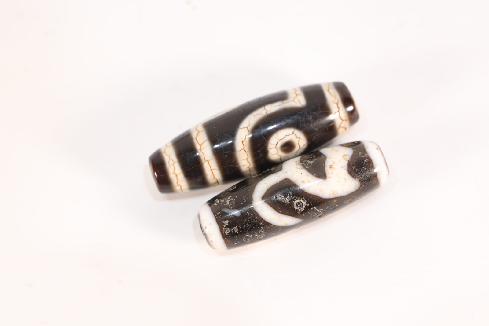 Pair of Dzi Bead: Pair of Dzi Bead (3.8 x 1.3cm)