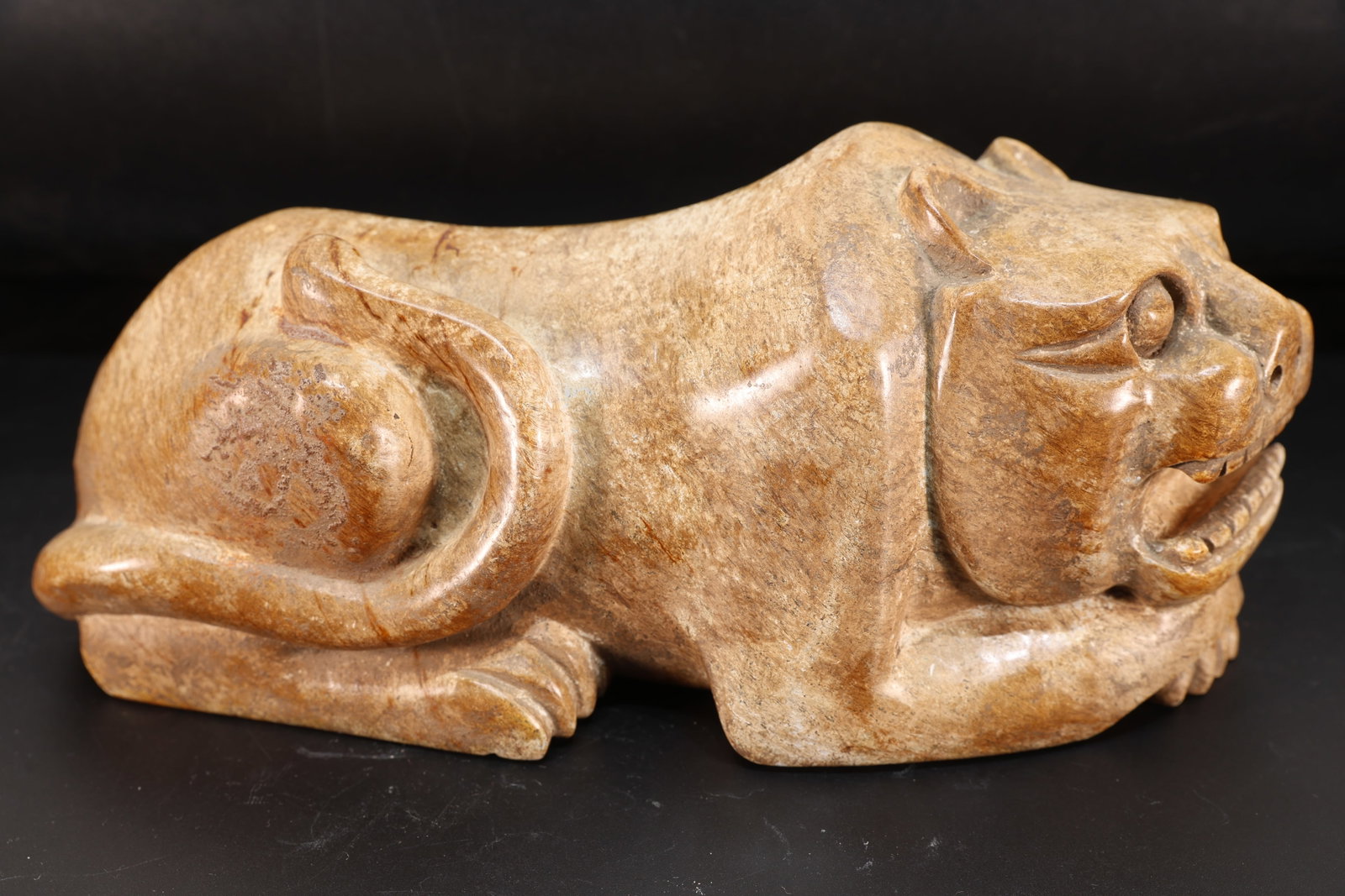 Jade Carved Beast Shape Figure: Jade Carved Beast Shape Figure (21 x 9 x 8.5cm)
