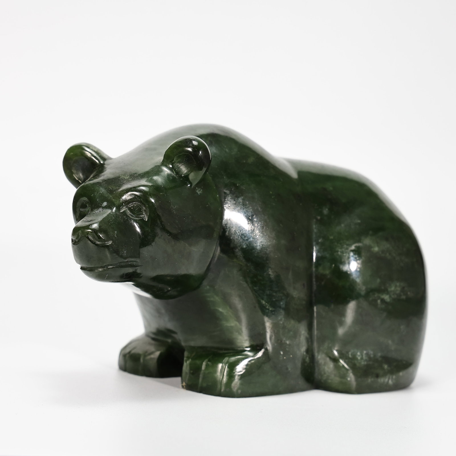 Canadian Nephrite Jade Bear Figurine: Canadian Nephrite Jade Bear Figurine (15 x 9 x 6.5 cm)