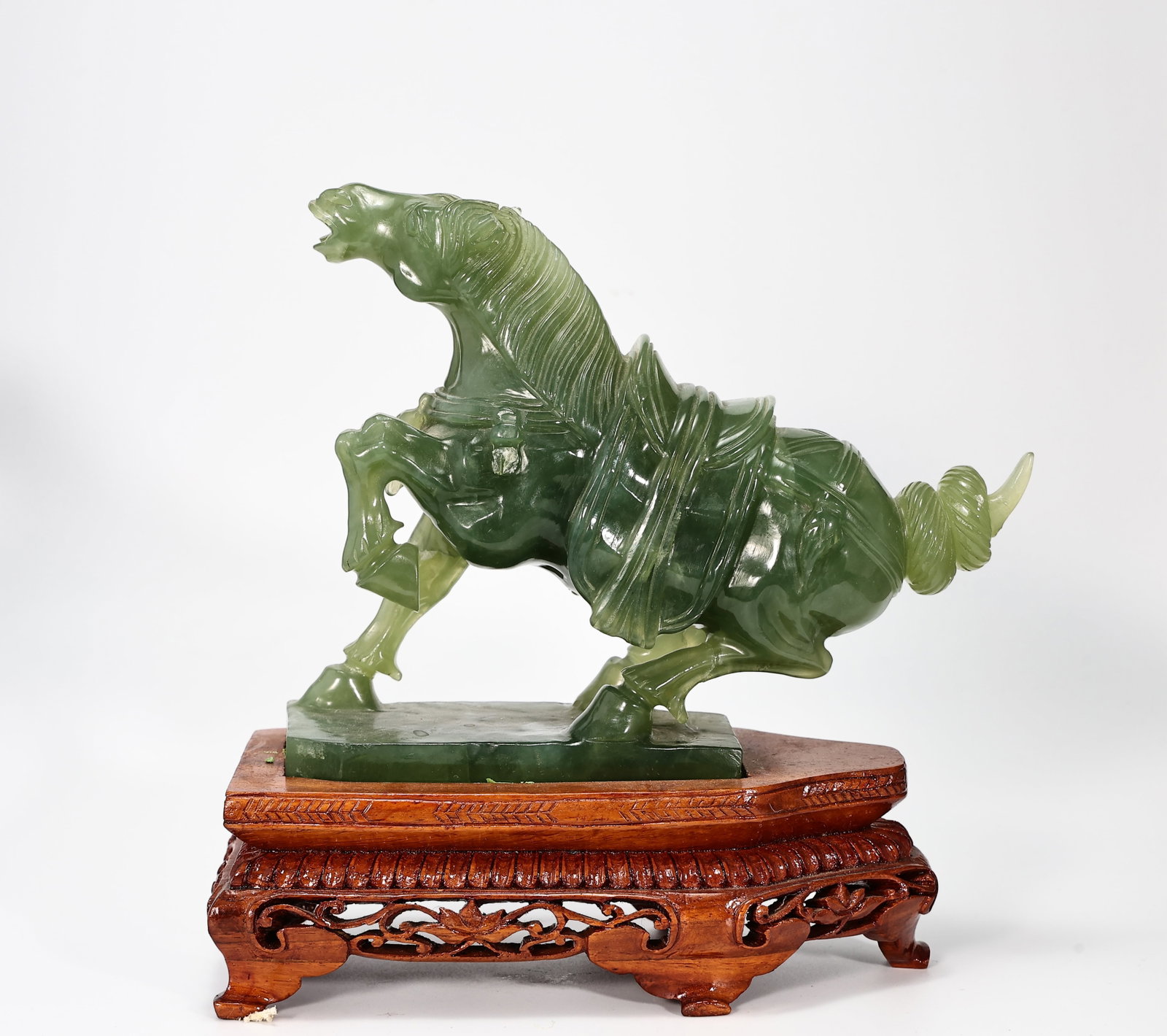 Chinese Green Jade Stone Horse Sculpture on Stand: Chinese Green Jade Stone Horse Sculpture on Stand (19 x 17 x 7 cm with stand)