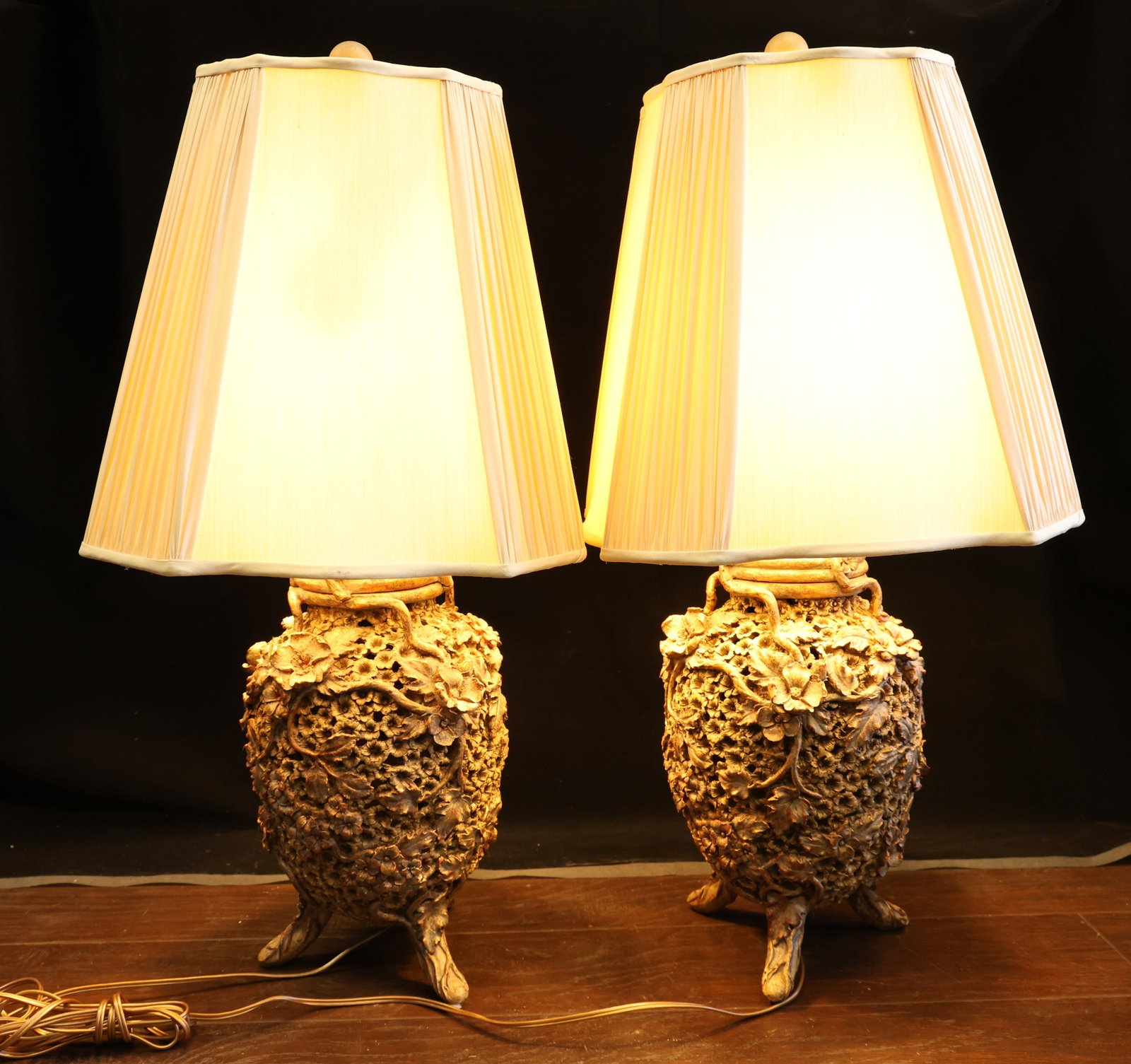 Pair Of Leviton Carved Leaf Flower Table Lamp (1 of 10)