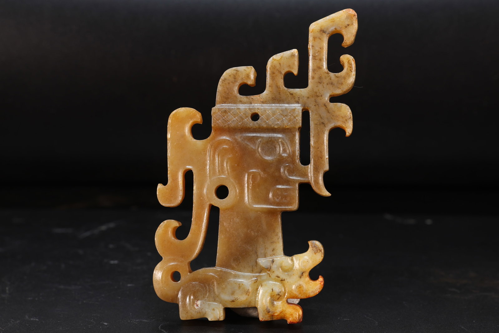 Jade Carved Character Face Pattern Bi: Jade Carved Character Face Pattern Bi (10 x 6.5 x 0.8cm)