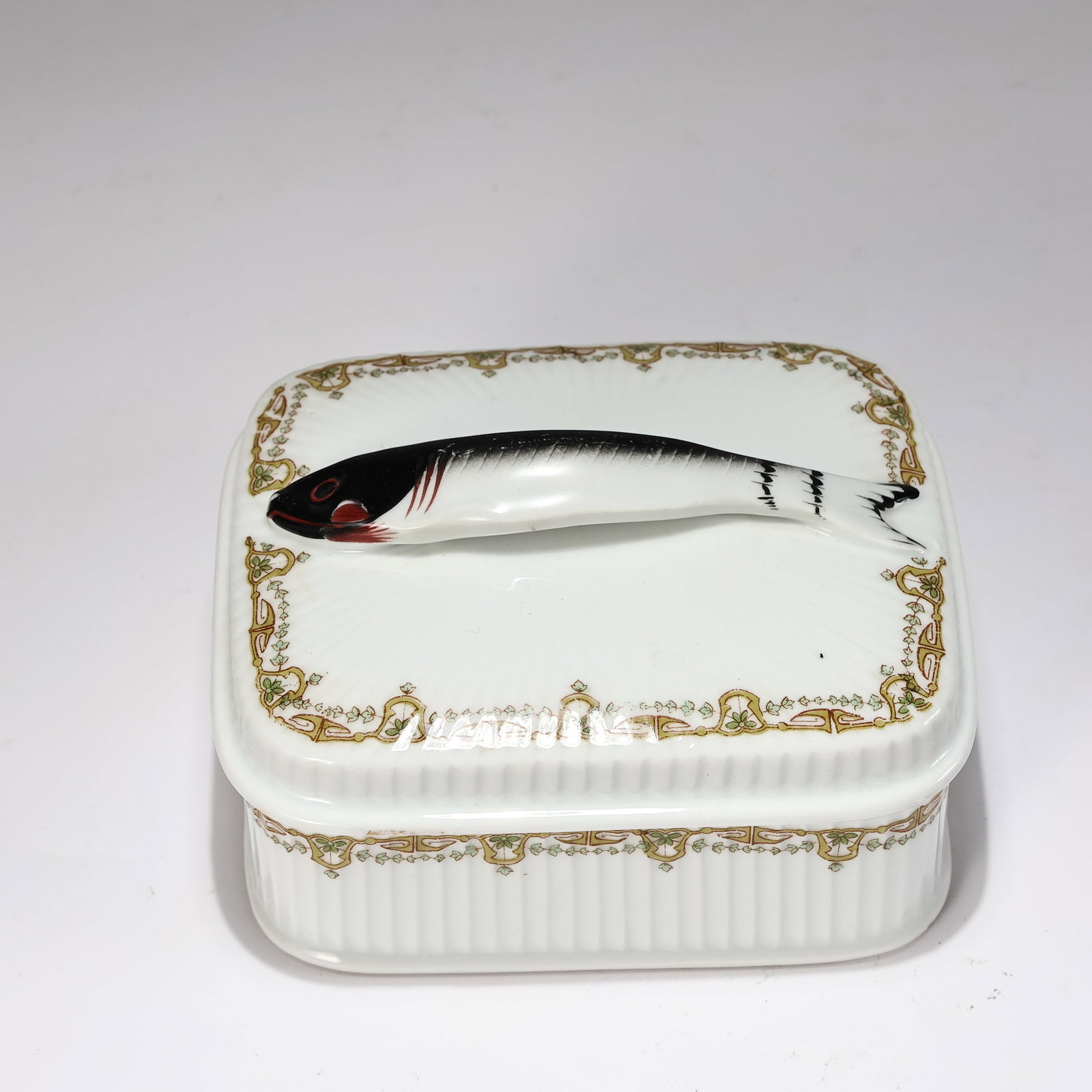 Vintage Porcelain Sardine Serving Box with Figural Fish Handle (1 of 7)